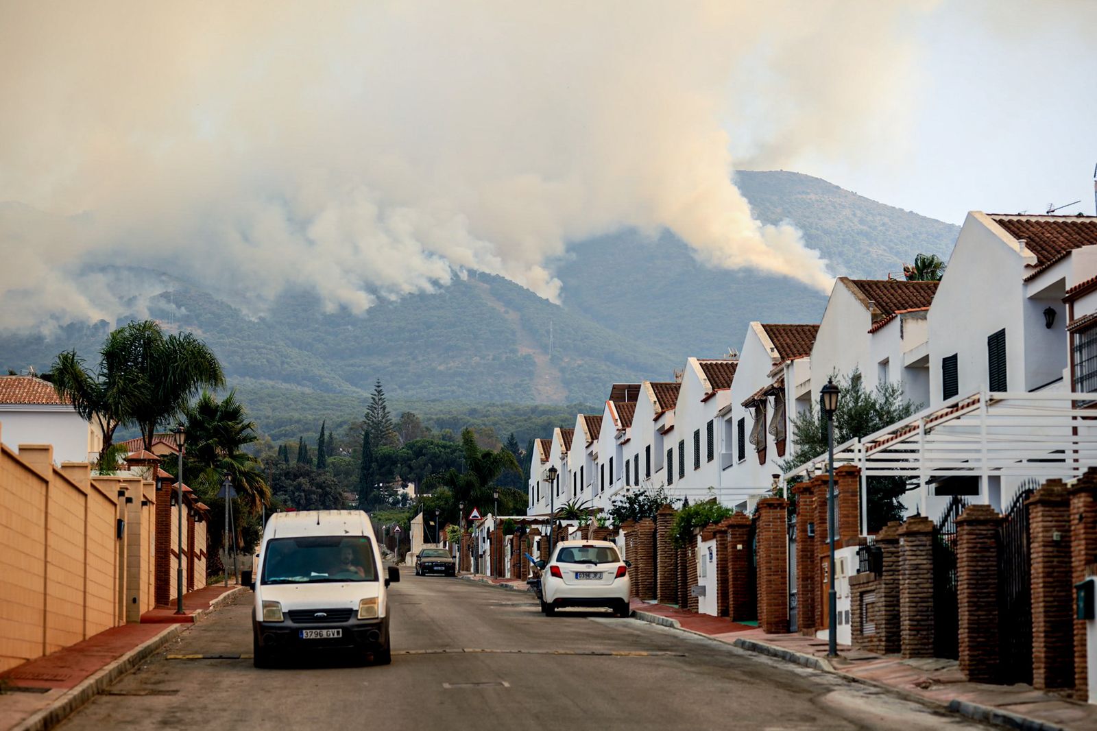 Vecinos de Alhaurín el Grande han sido desalojados preventivamente por el incendio en la sierra de Mijas