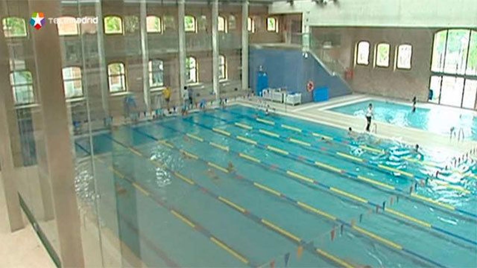 Cerrada por obras la piscina climatizada del Lago
