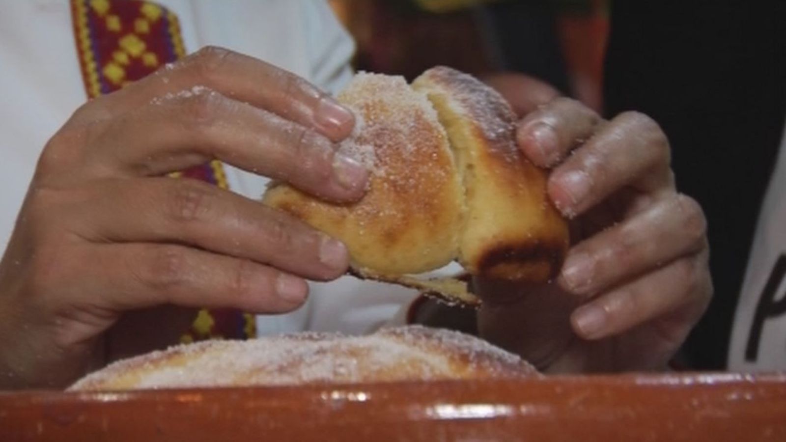 Aprendemos a preparar 'pan de muertos'