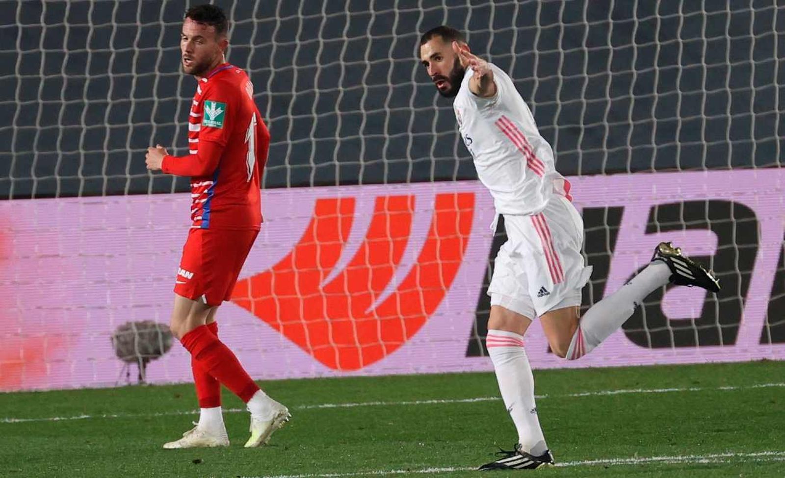 Benzema marca ante el Granada