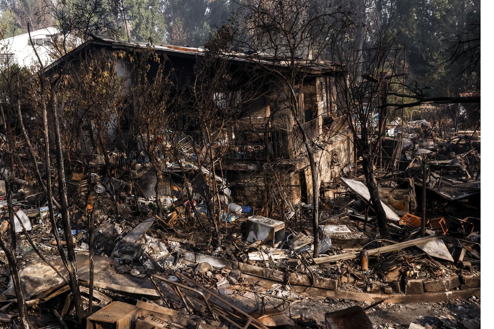 Vivienda calcinada en Pelayos de la Presa