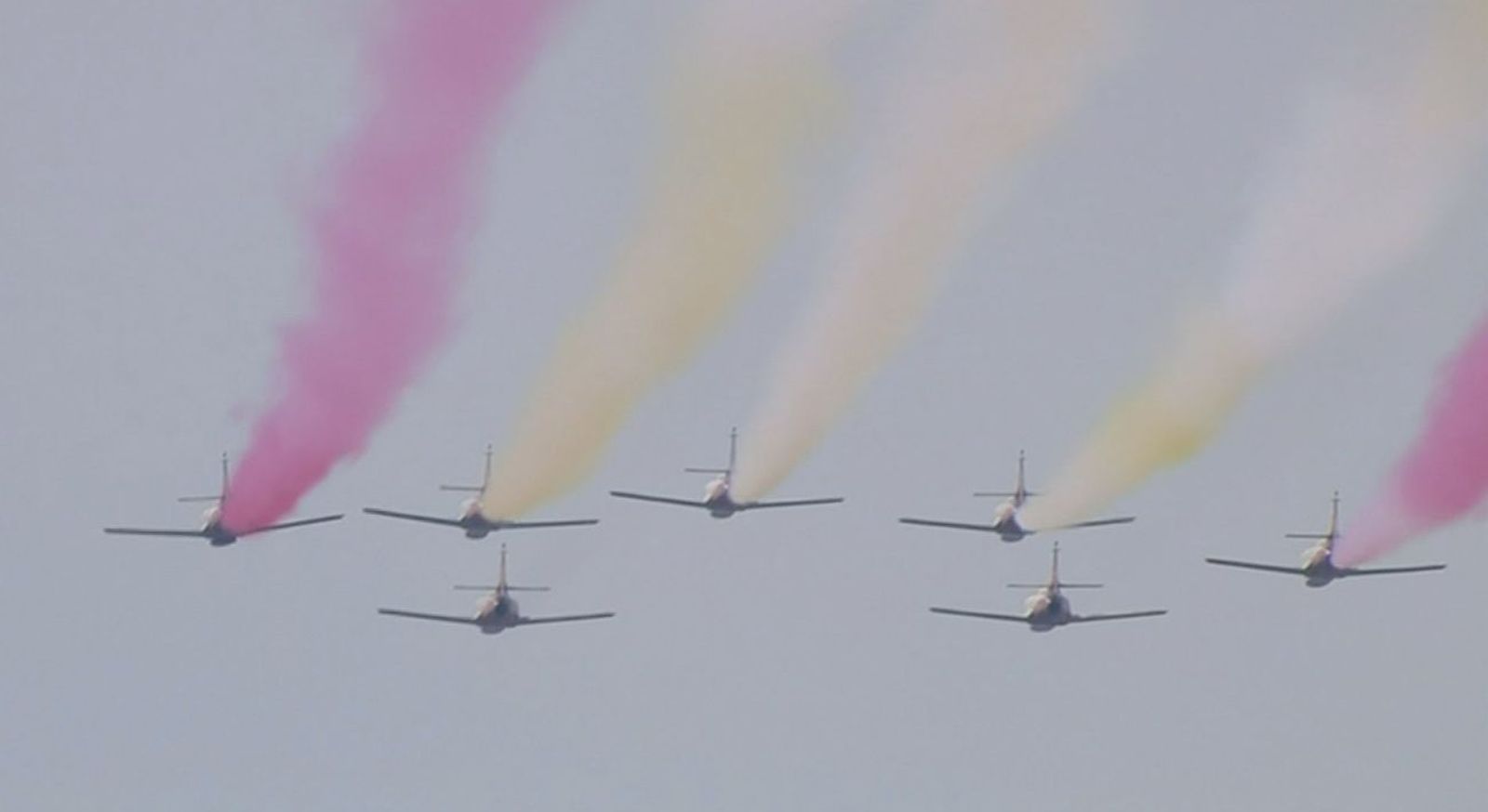 La Patrulla Águila pone el broche al desfile de la Fiesta Nacional