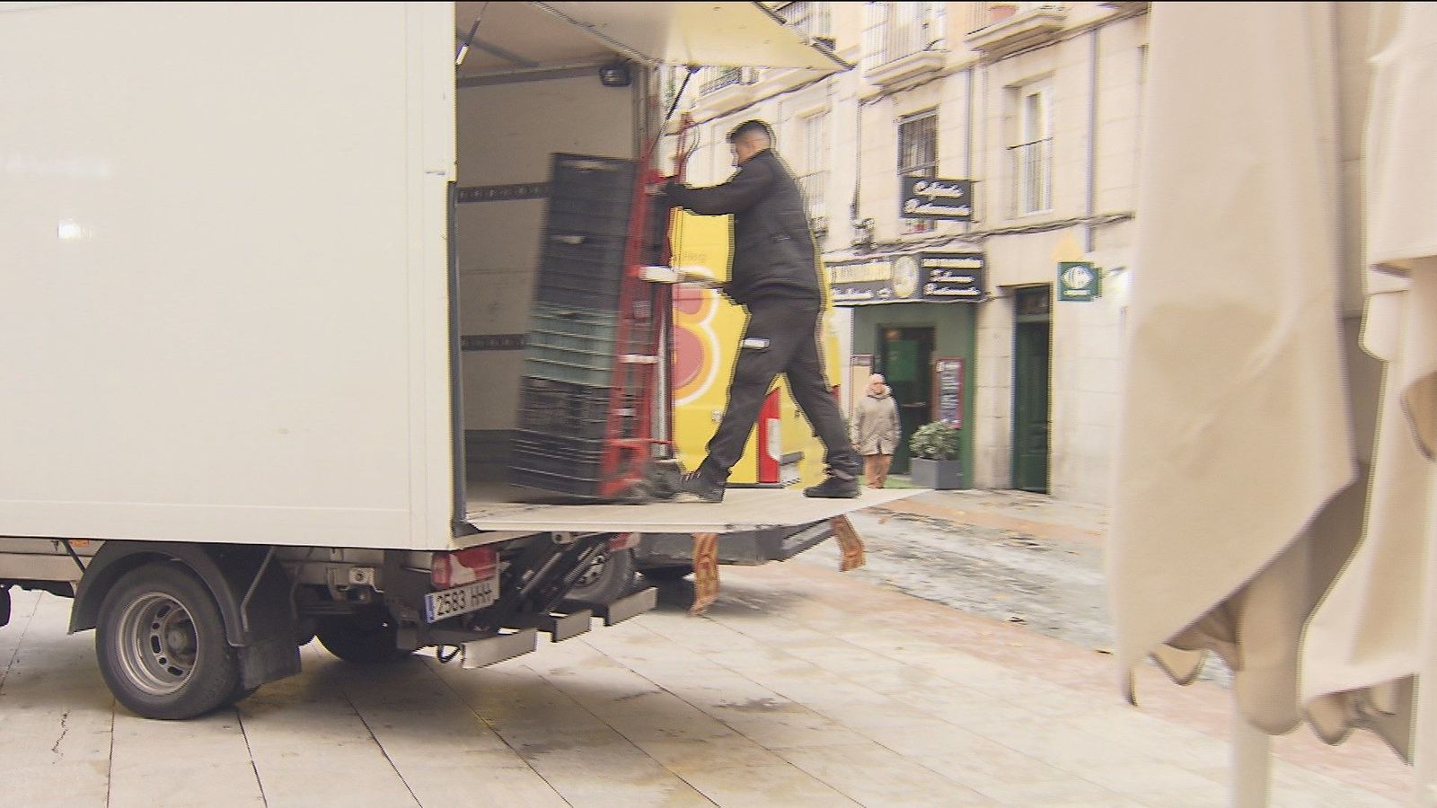 Madrid decide la próxima semana si furgonetas sin pegatina acceden al centro