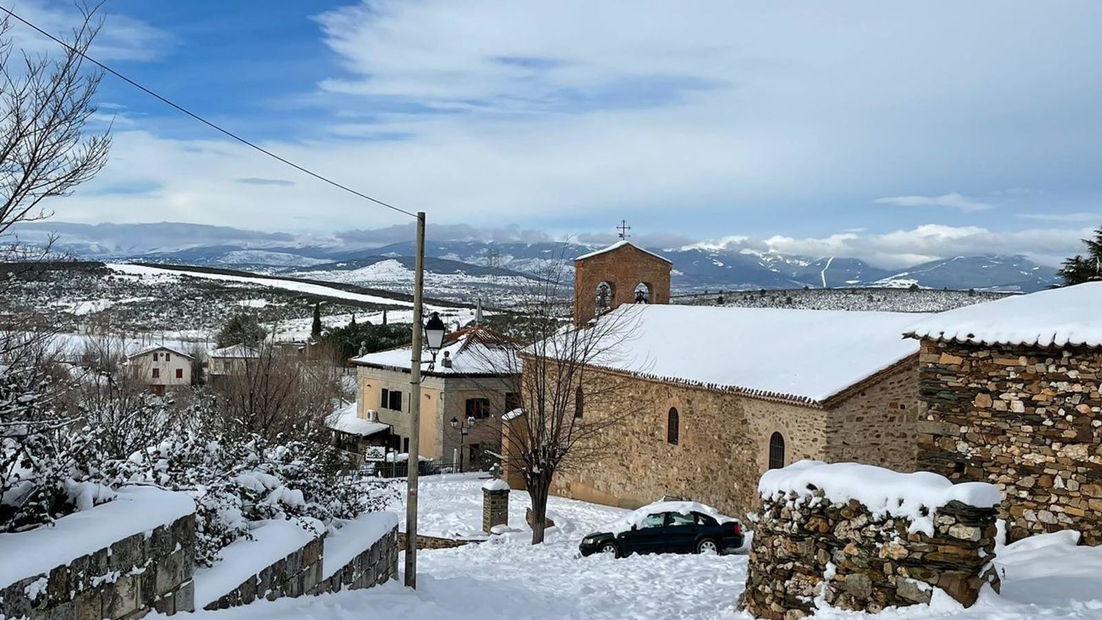 Robledillo de la Jara cubierto de nieve