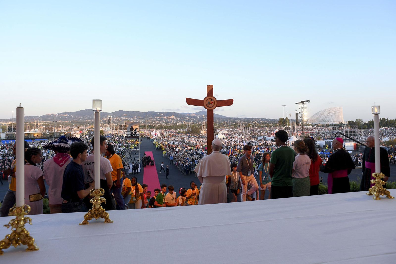 El Papa despide el Jubileo de la Juventud, "signo de un mundo distinto":