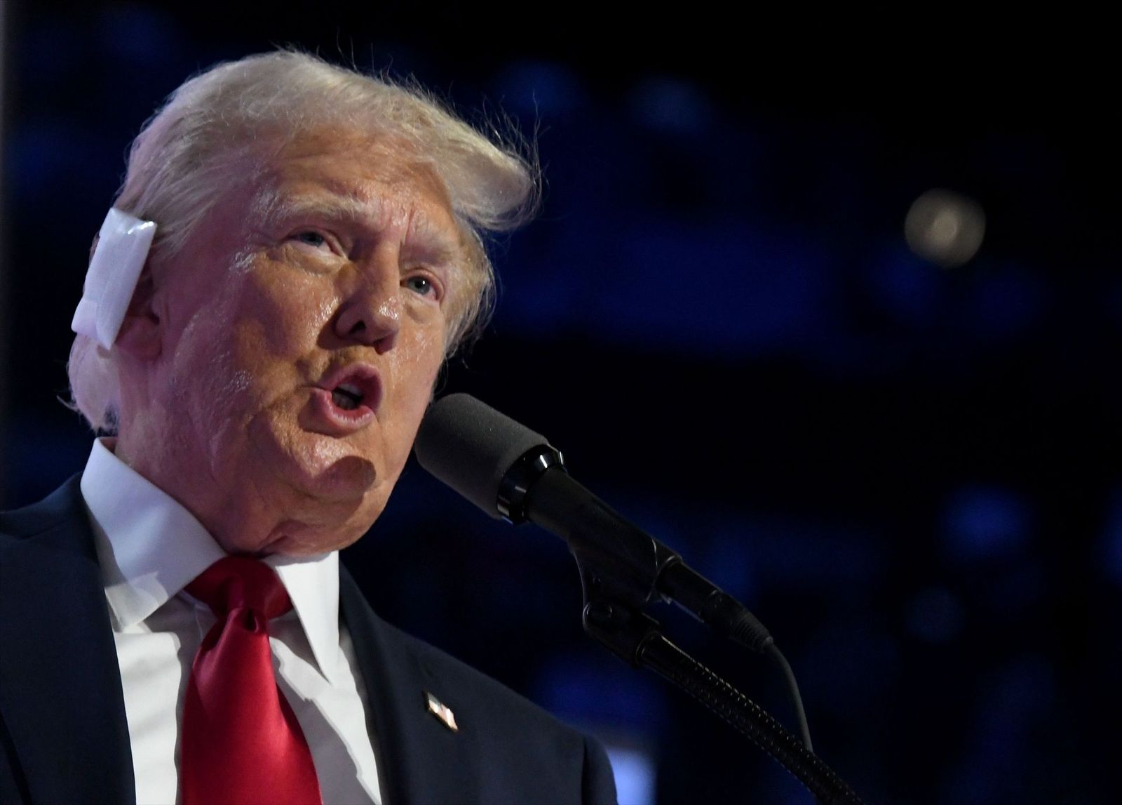 Demostración de fuerza de Donald Trump en su primer mitin como candidato electo