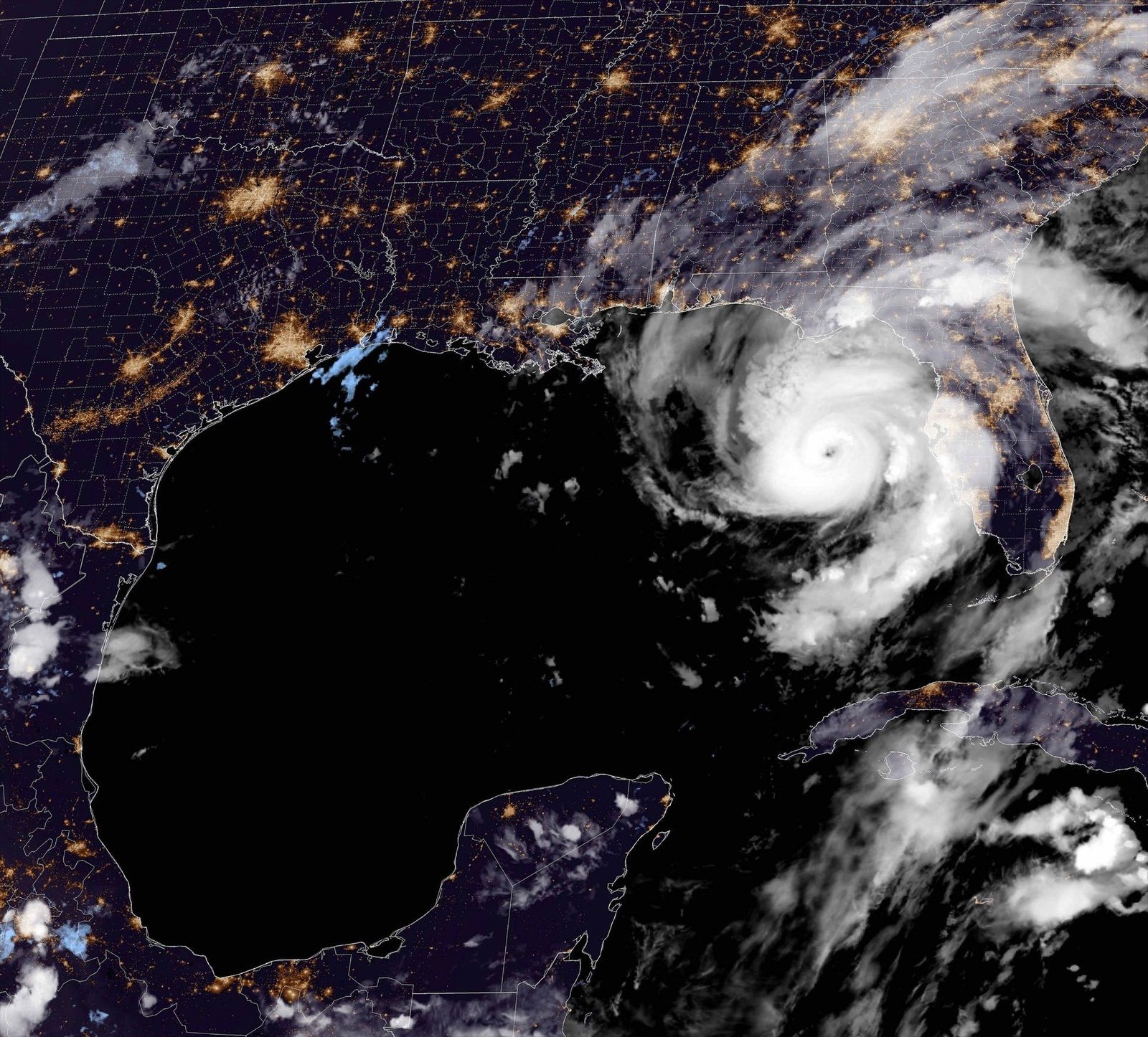 El huracán Idalia toca tierra en Florida