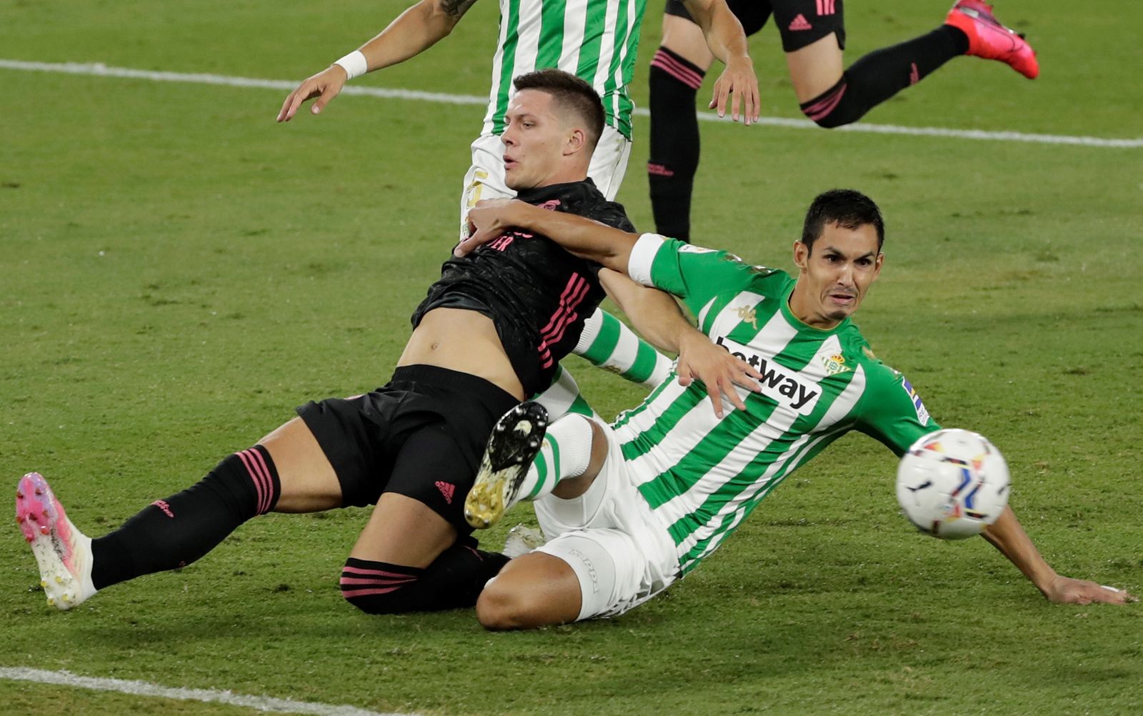 Jovic ante el Betis