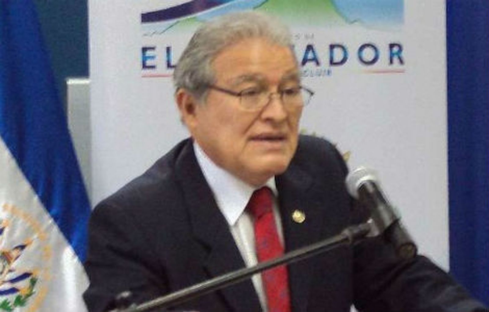 Sánchez Cerén proclama su triunfo pero reconoce que habrá una segunda vuelta