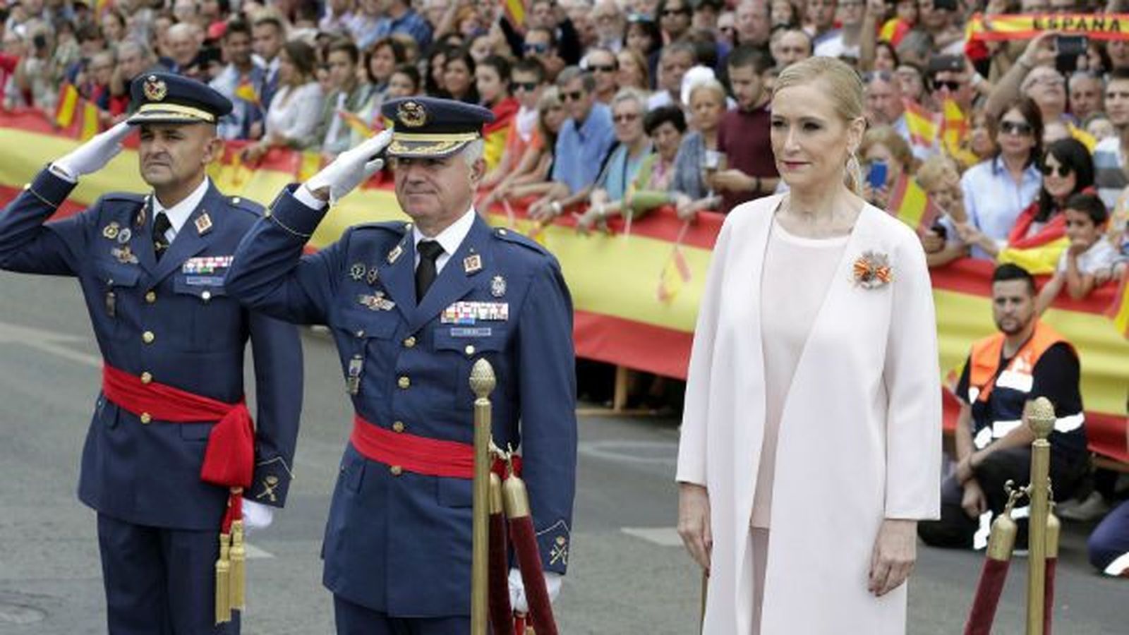 Cifuentes llama a los nacionalistas a que "recuperen la cordura"