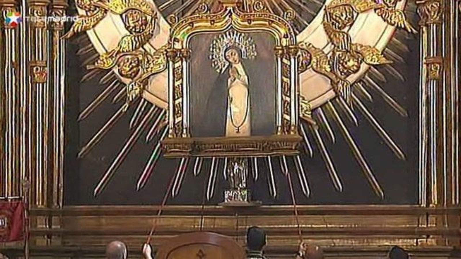 Los bomberos celebran la festividad de su patrona, la Virgen de la Paloma