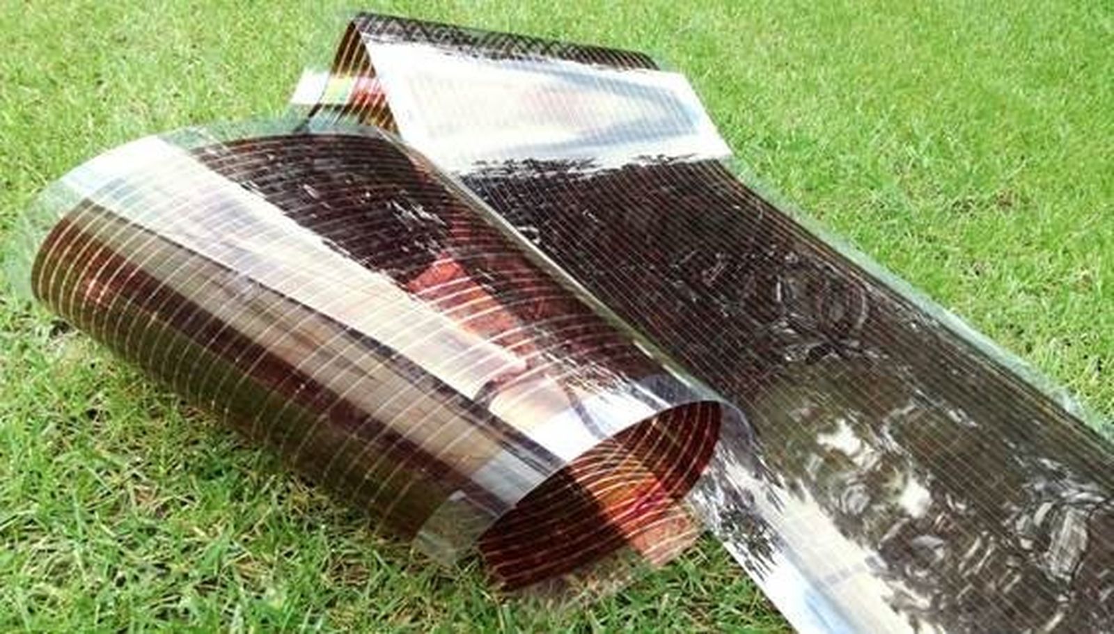 Paneles fotovoltaicos flexibles que dejan atravesar parcialmente la luz solar