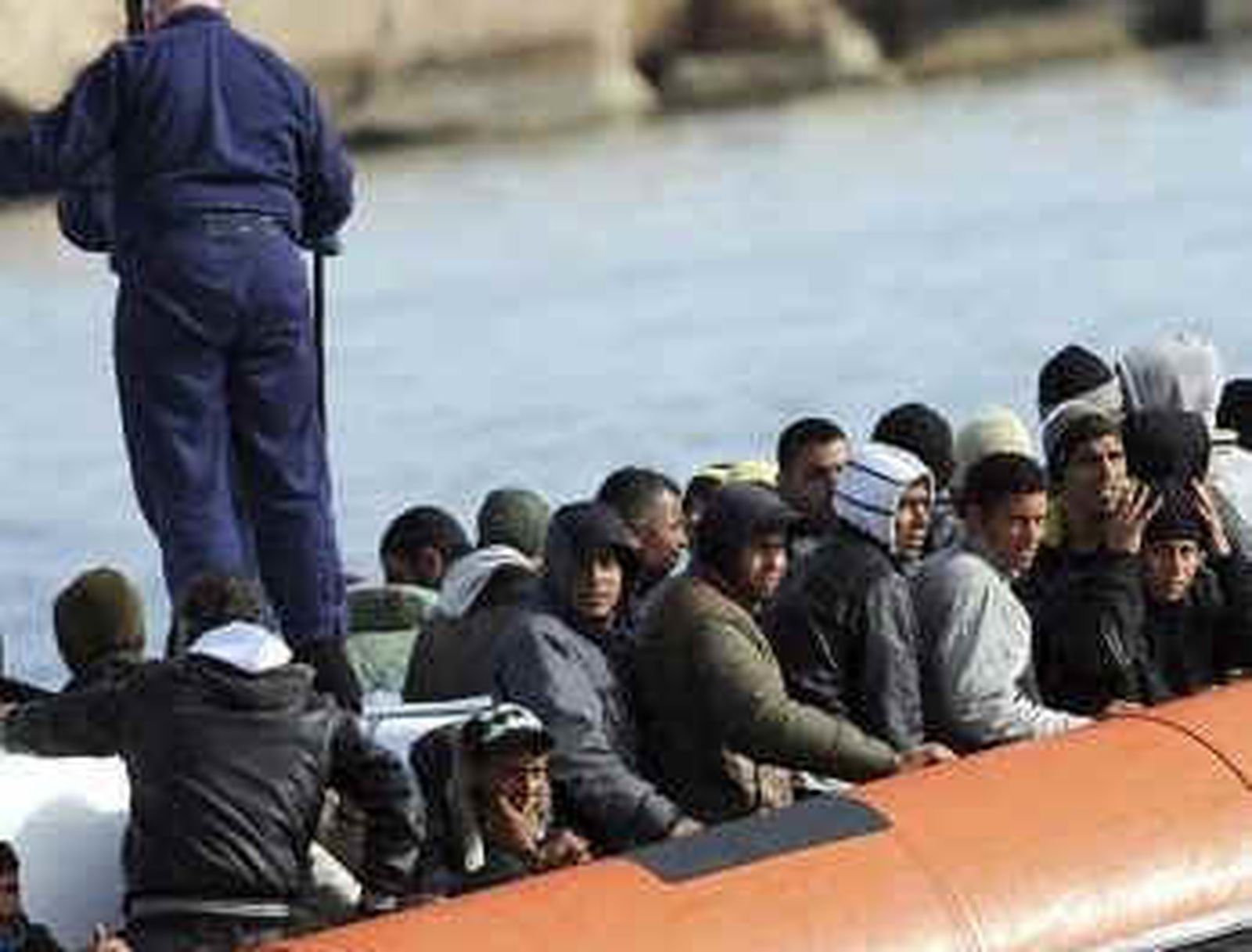 Llegan a la isla italiana de Lampedusa otros 759 inmigrantes desde África