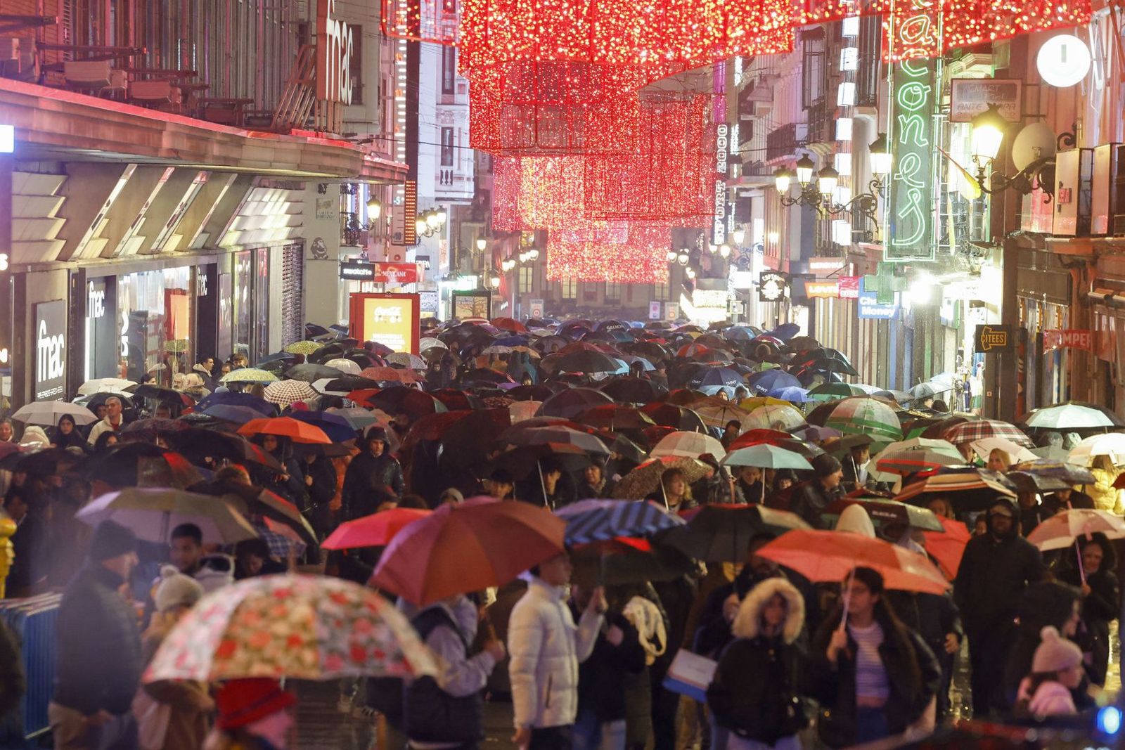 Madrid cuelga el cartel de 'completo' pese a la lluvia