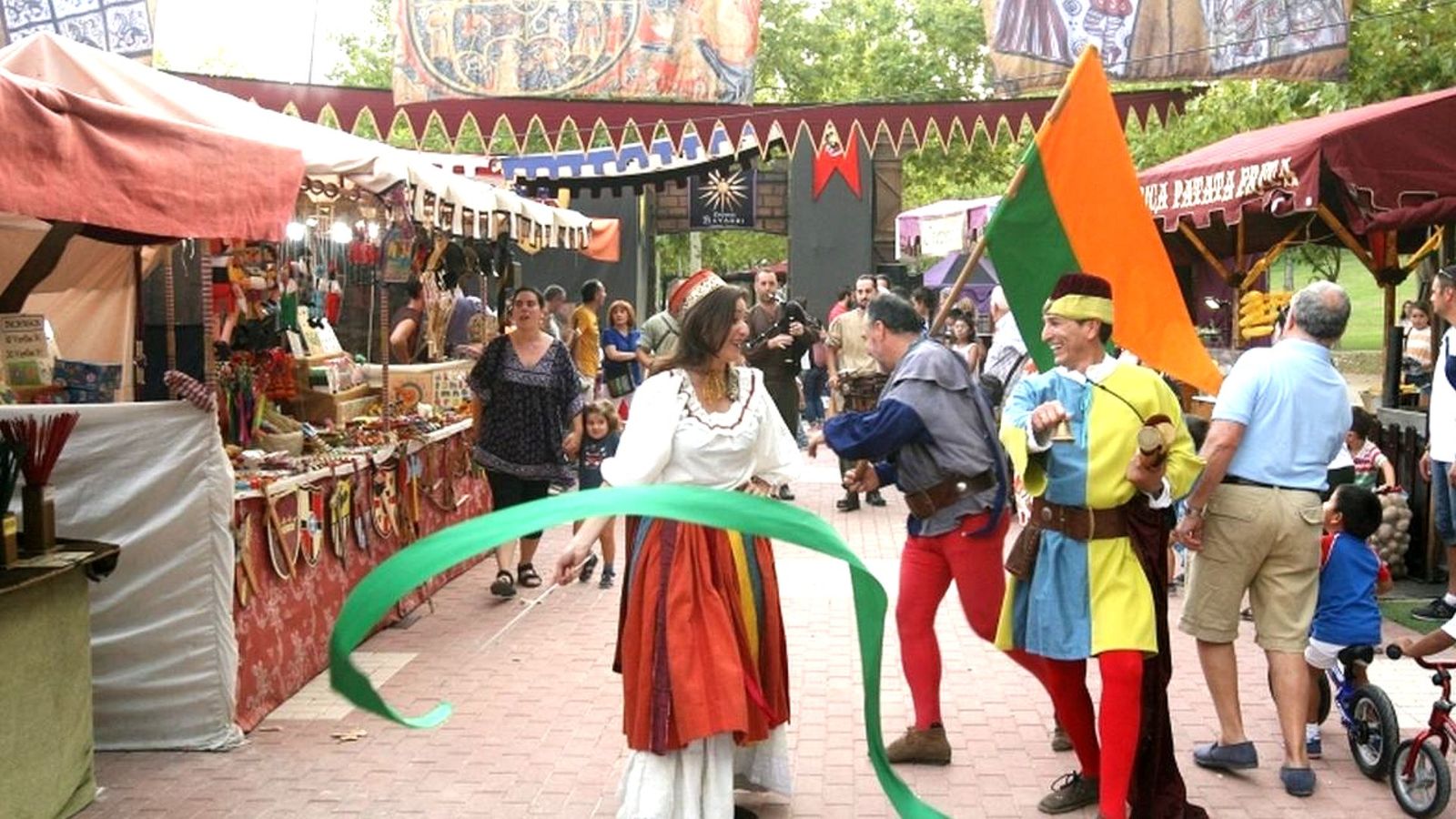 Mercadillo medieval de Torrejón de la Calzada: música, hechicería y acrobacias