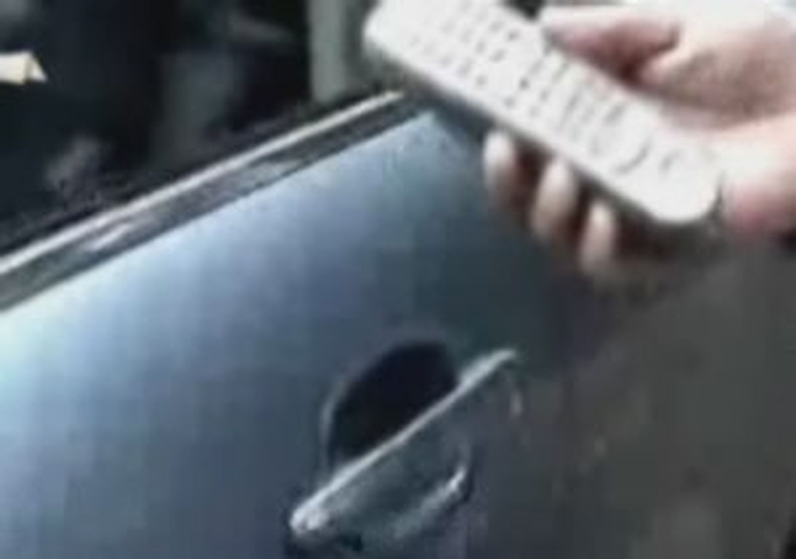 Roban coches con un mando a distancia