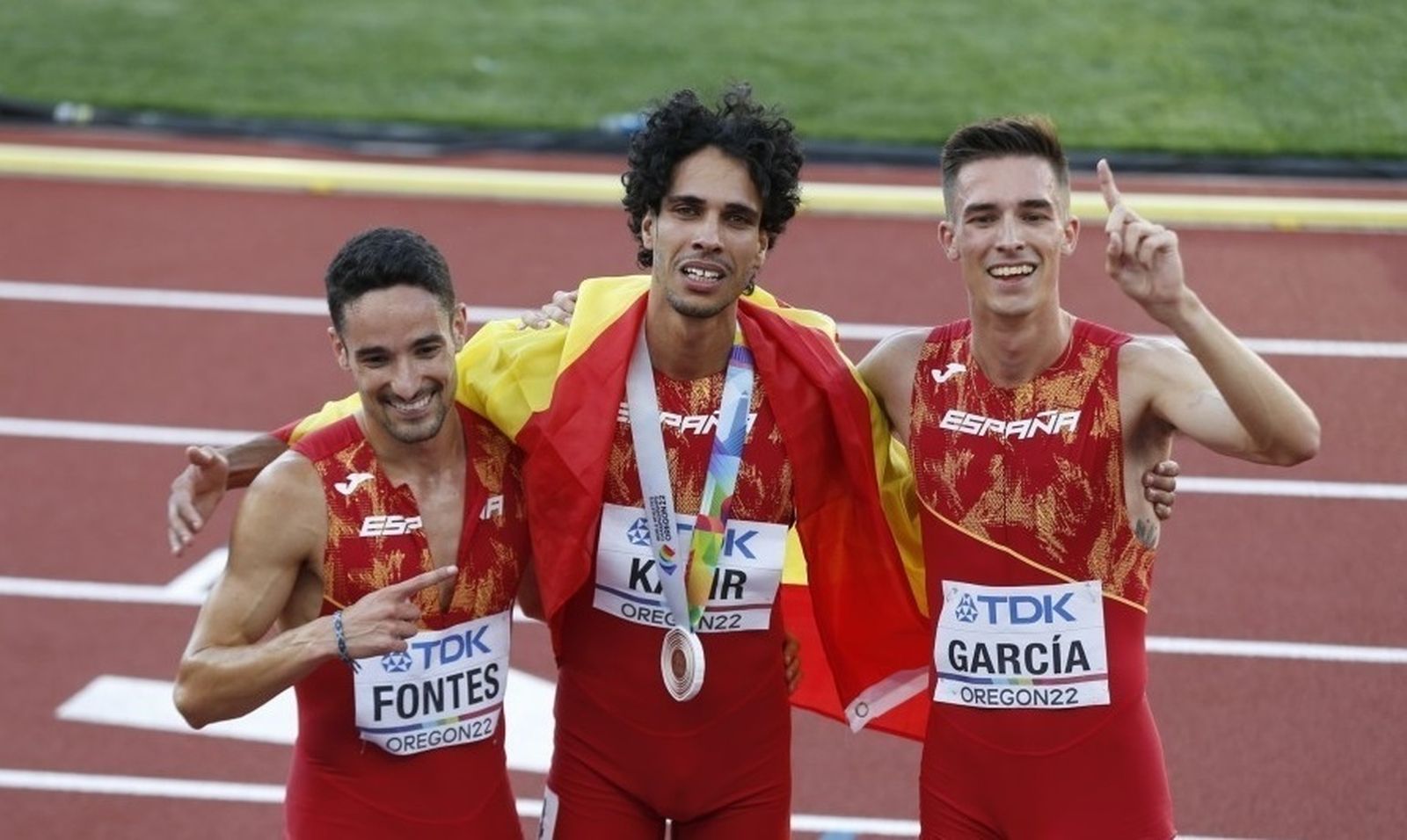 El atleta español Mohamed Katir, bronce en el Mundial de Oregón en 1.500 junto a Mario García e Ignacio Fontes, finalistas.