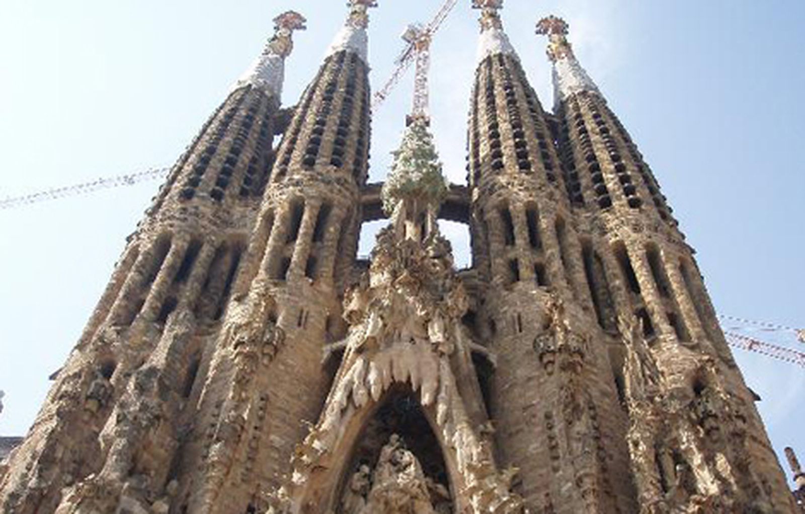 Investigan a unos "youtubers" que burlaron la seguridad para escalar la Sagrada Familia