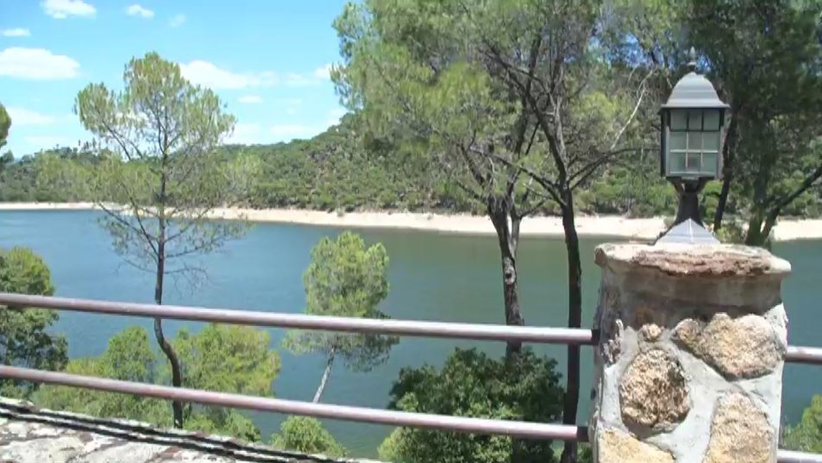David se levanta cada mañana con estas vistas. Su casa tiene tres accesos directos a la playa de San Juan.