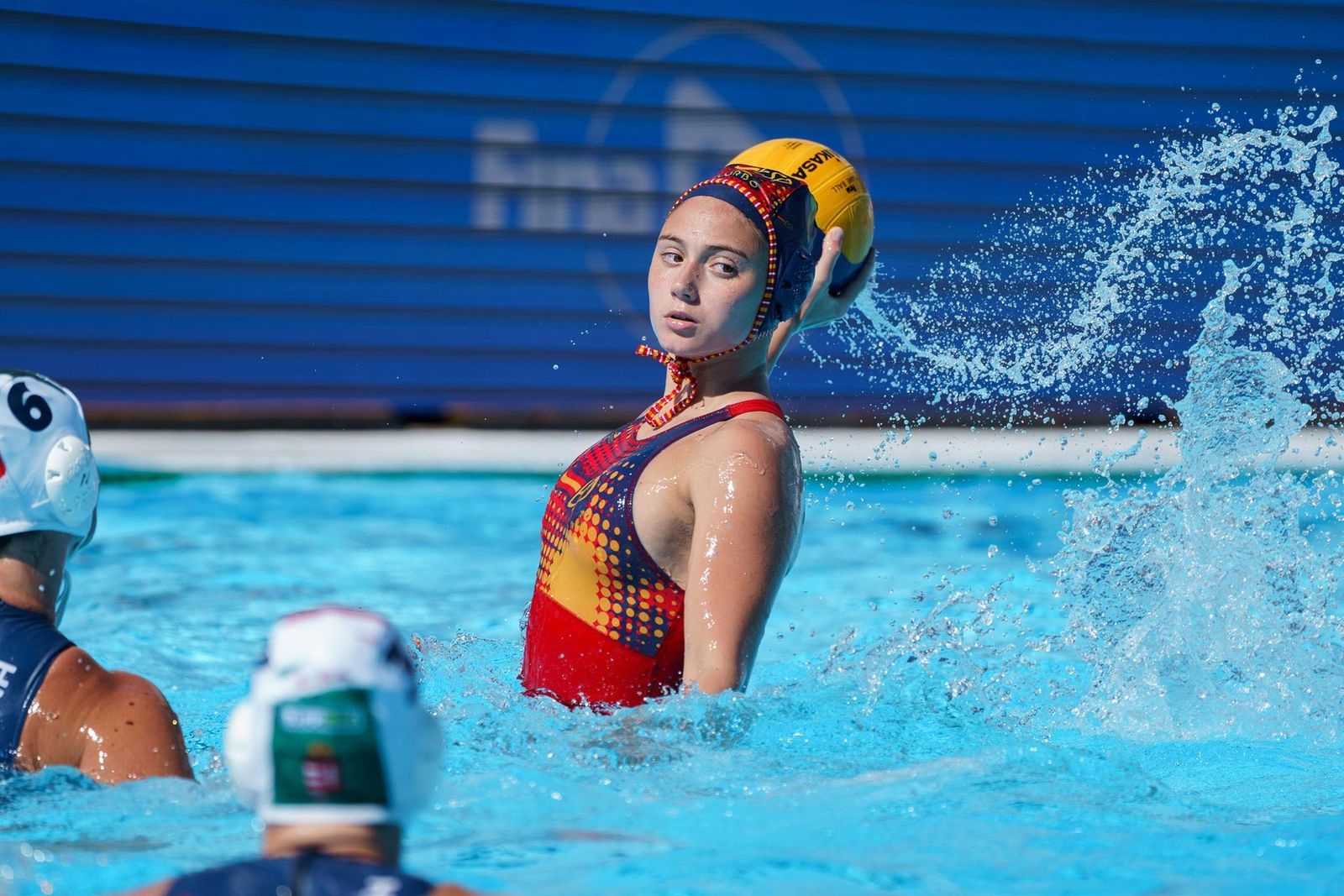 La jugadora de la selección española Elena Ruiz durante la final de la Superliga Mundial de Waterpolo femenino