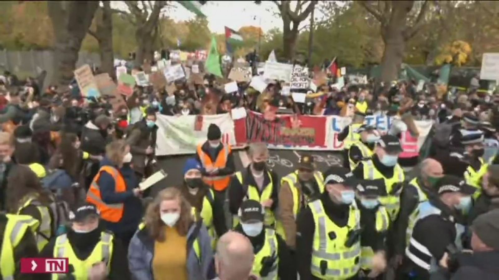 Miles de jóvenes se manifiestan en Glasgow para pedir a los gobiernos más acción y menos palabras