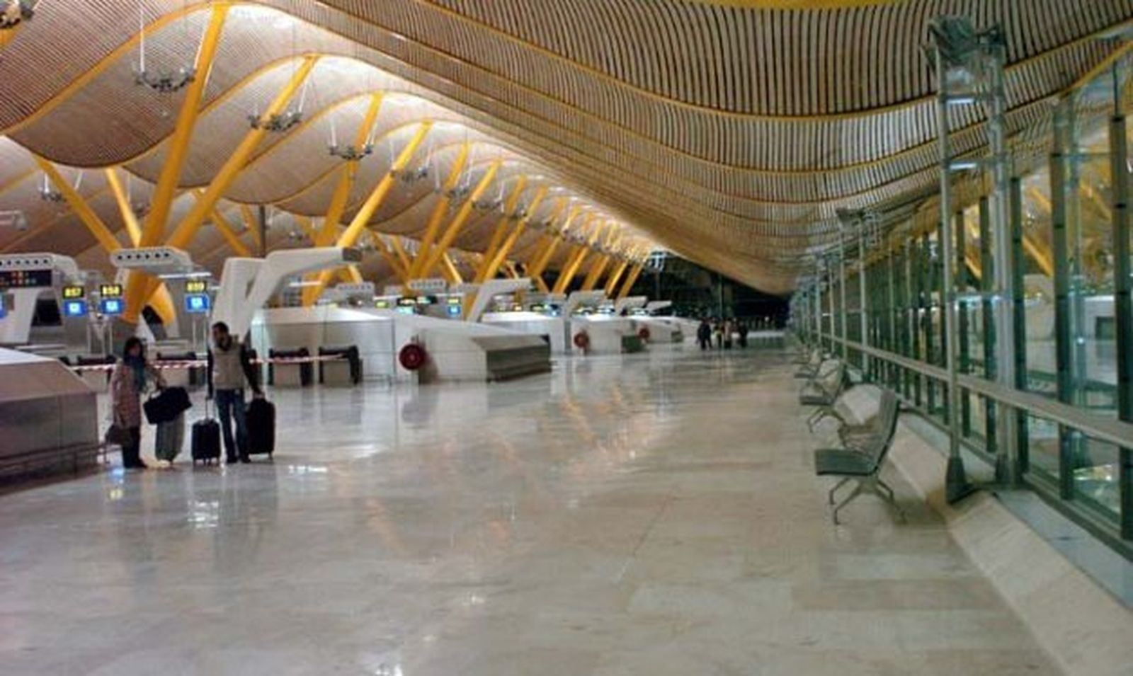Aspecto de la terminal T-4 del aeropuerto de Barajas este mes de octubre