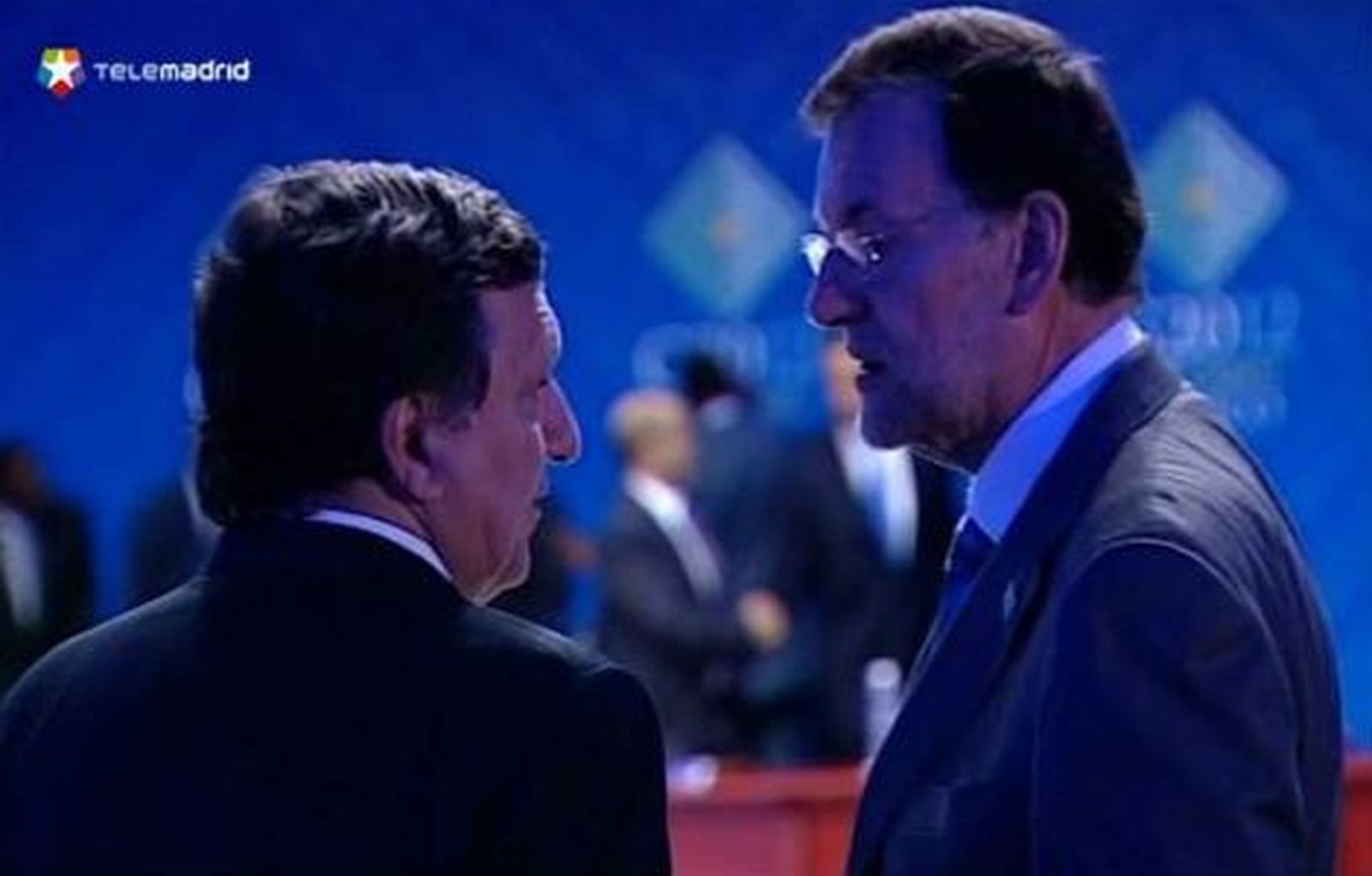 Rajoy pide romper el vínculo entre la ayuda a los bancos y la deuda soberana