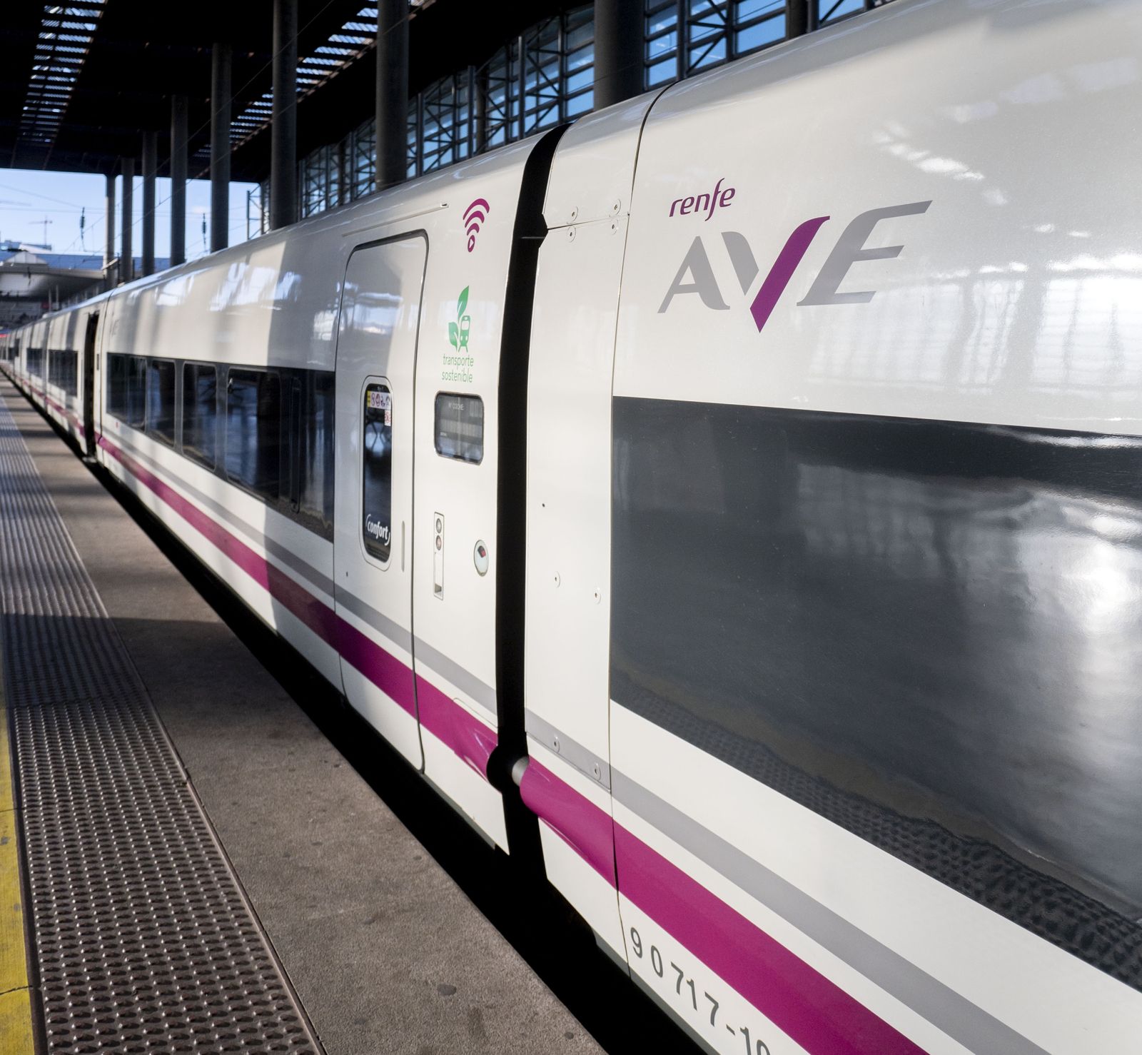 La nueva imagen corporativa de los trenes AVE