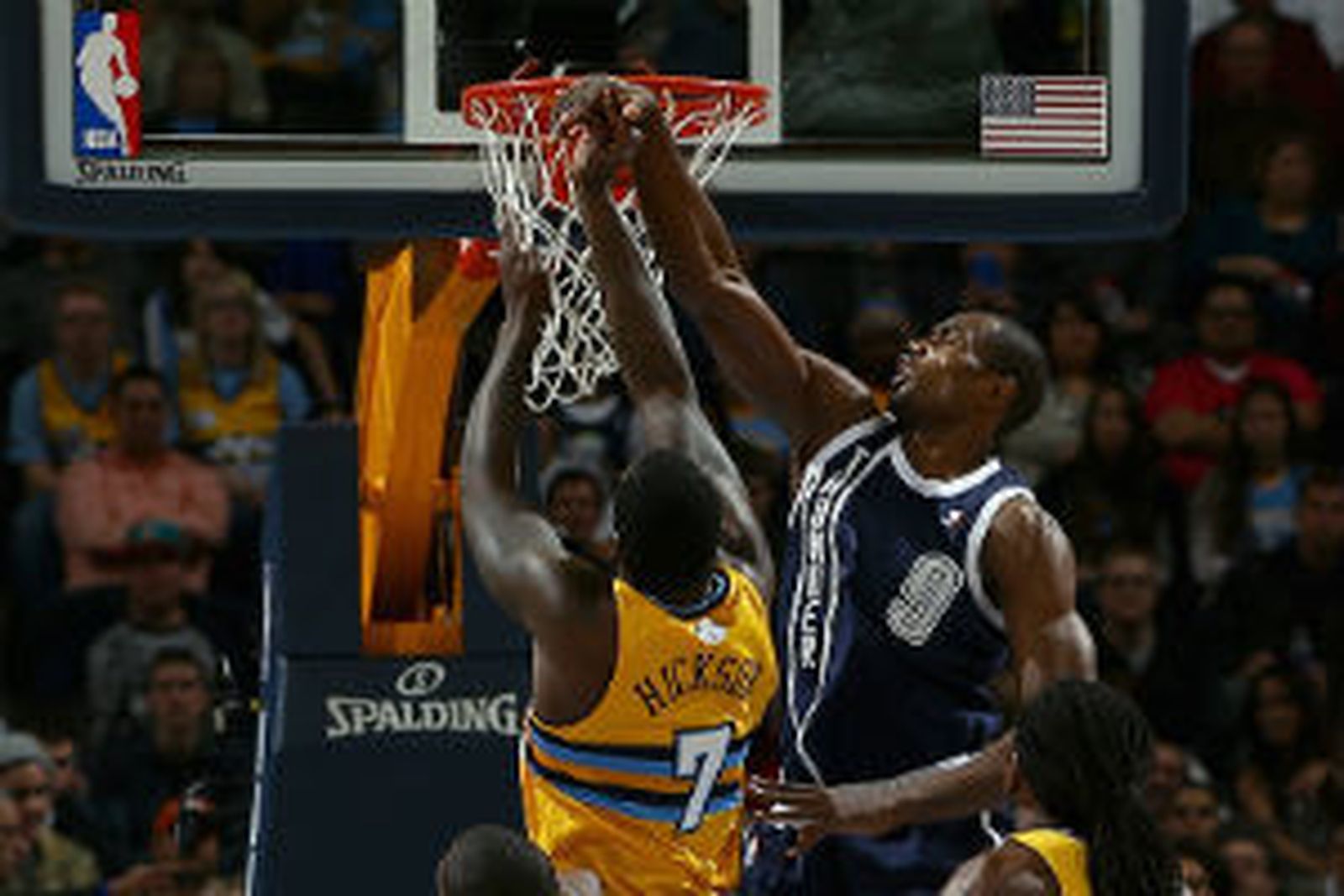 Ibaka ante Denver