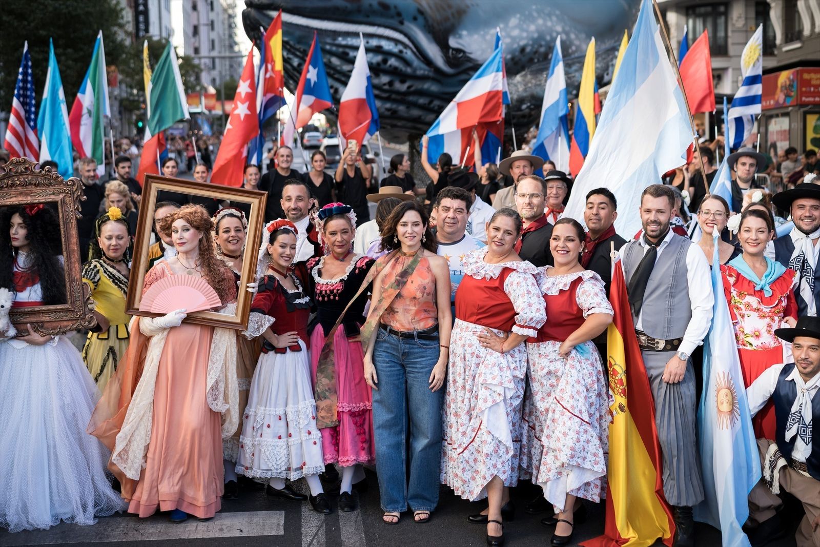 La presidenta de la Comunidad de Madrid, Isabel Díaz Ayuso, antes de la Cabalgata de la Hispanidad 2025