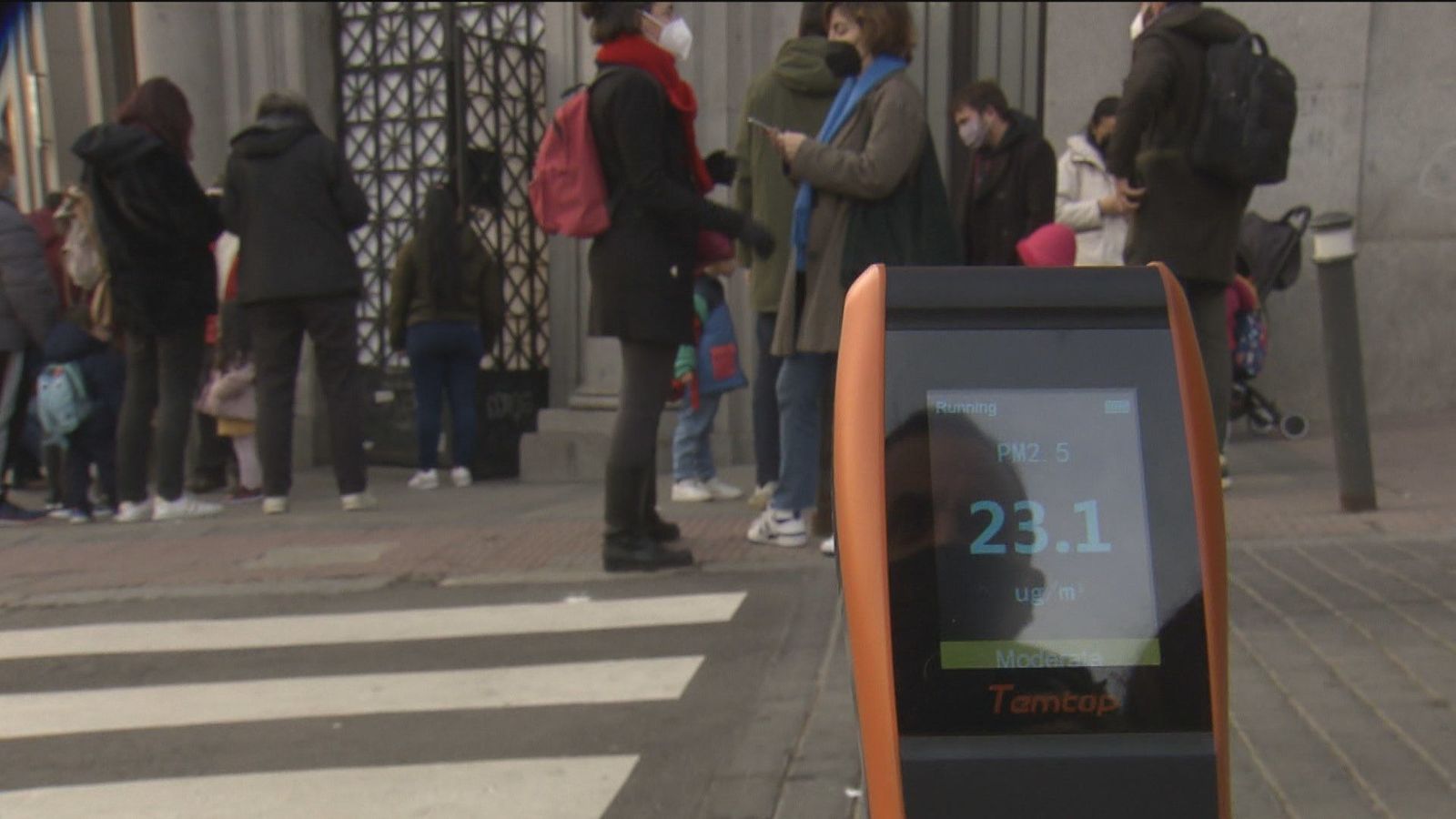 Más Madrid denuncia la contaminación por tráfico excesivo en los entornos escolares