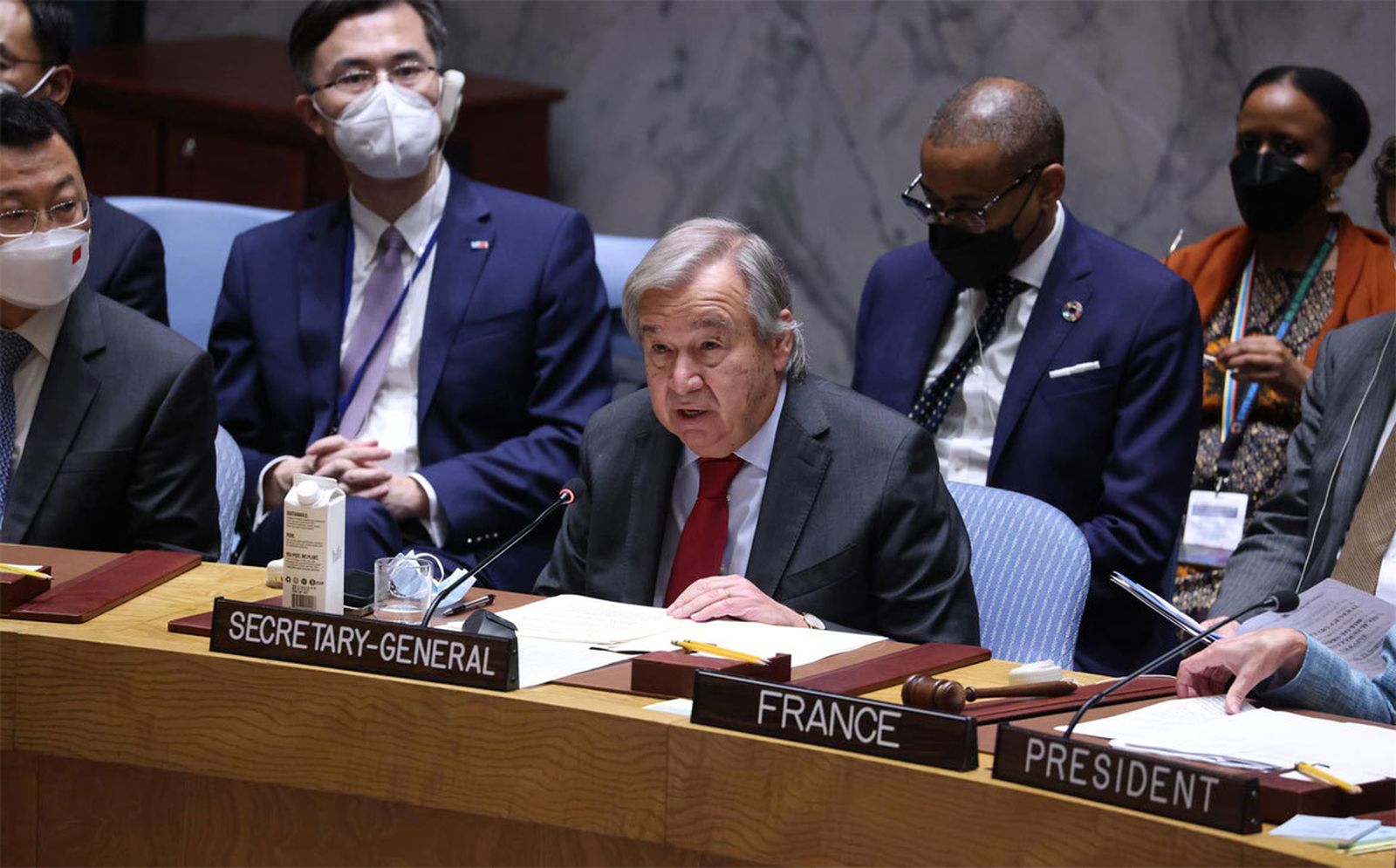 Guterres califica de "totalmente inaceptable" la amenaza de usar armas nucleares