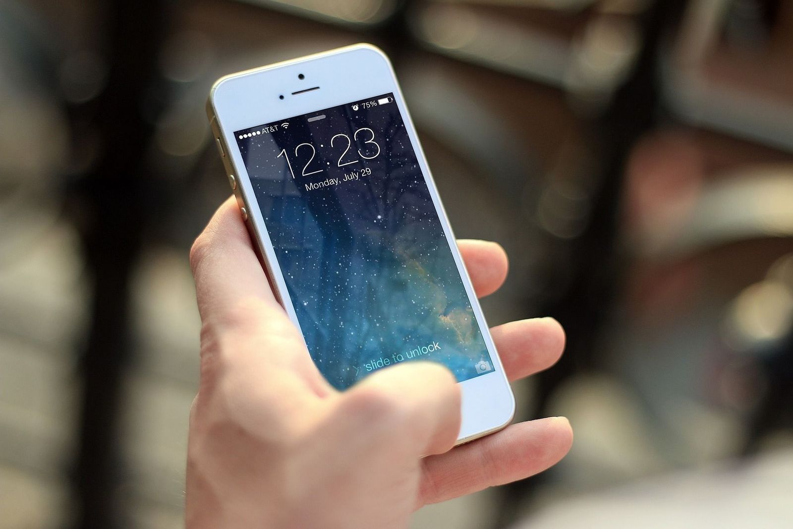 Nueva ley para los consumidores: máximo 3 minutos de espera al teléfono y poder hablar con una persona y no con una máquina