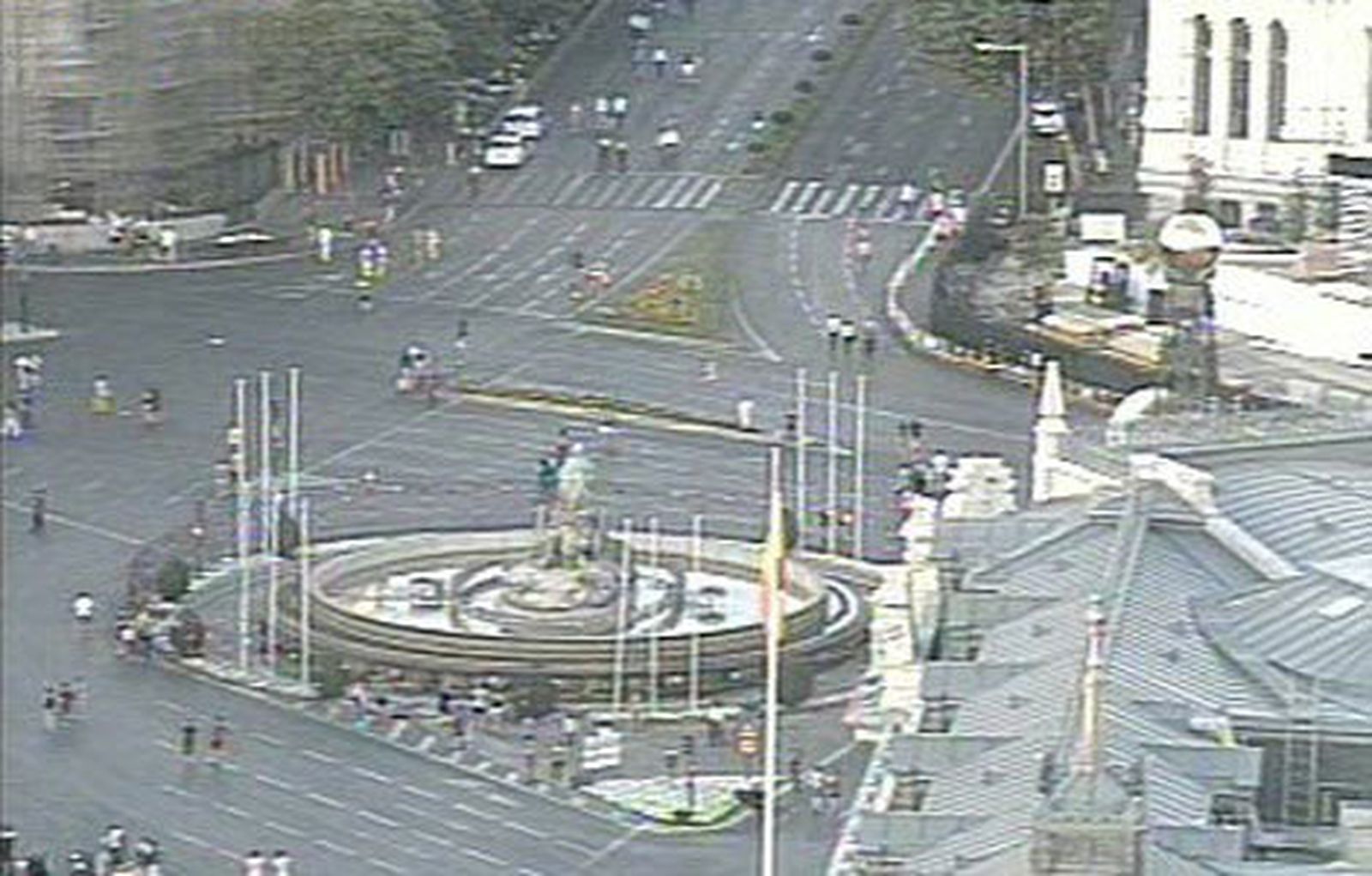 La plaza de Cibeles empieza a llenarse de 'indignados' antes de una 'marcha'