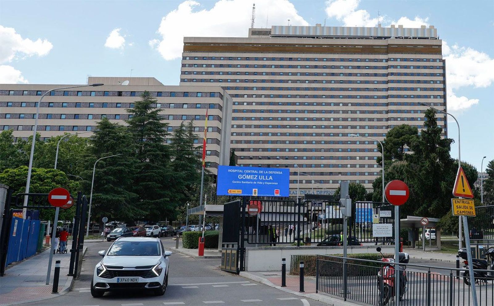 Los españoles del crucero afectado por hantavirus guardarán cuarentena "voluntaria" en el Gómez Ulla