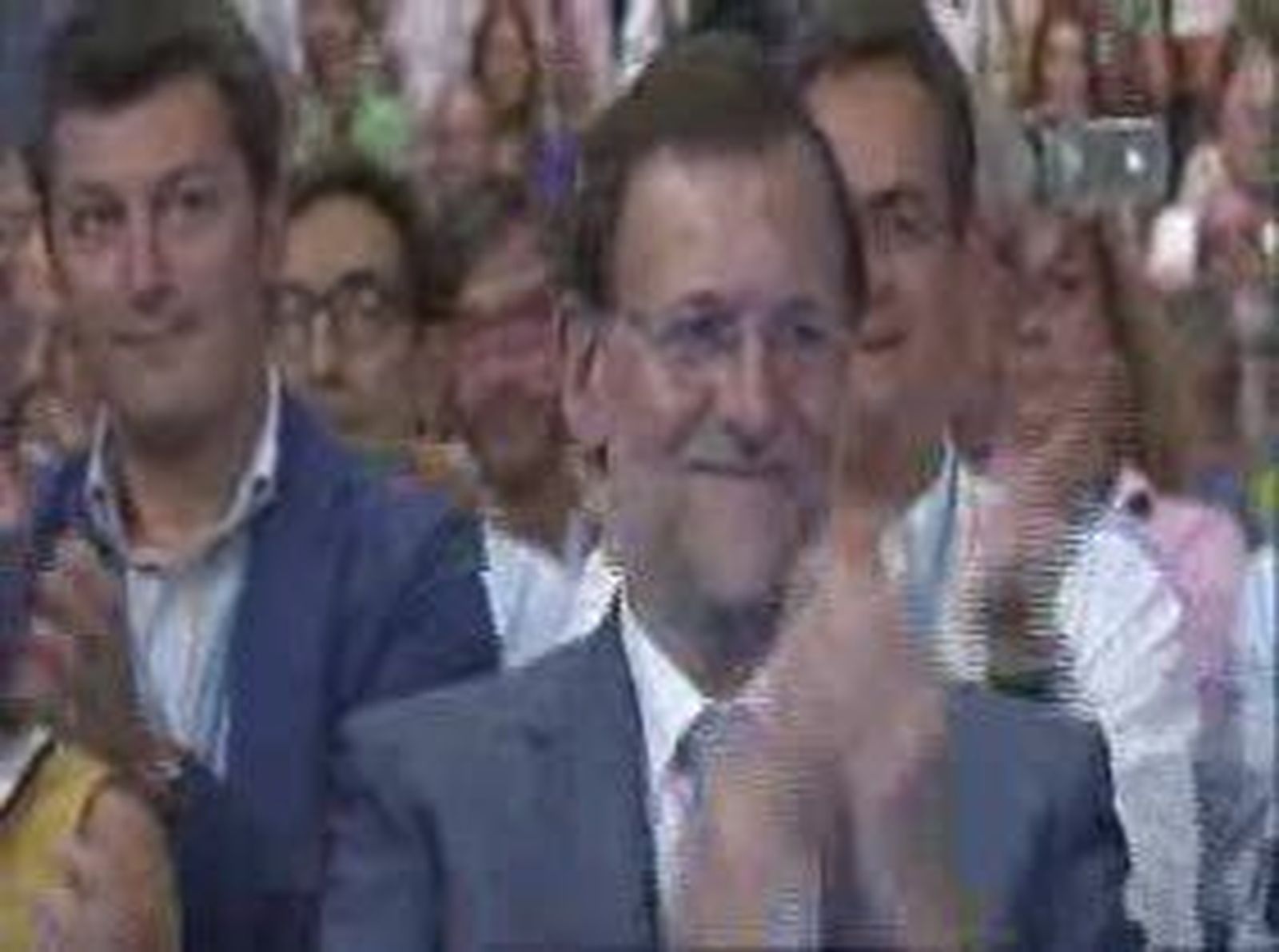 Aznar pide "un amplio respaldo en las urnas" para  Rajoy porque hay que "tomar decisiones"