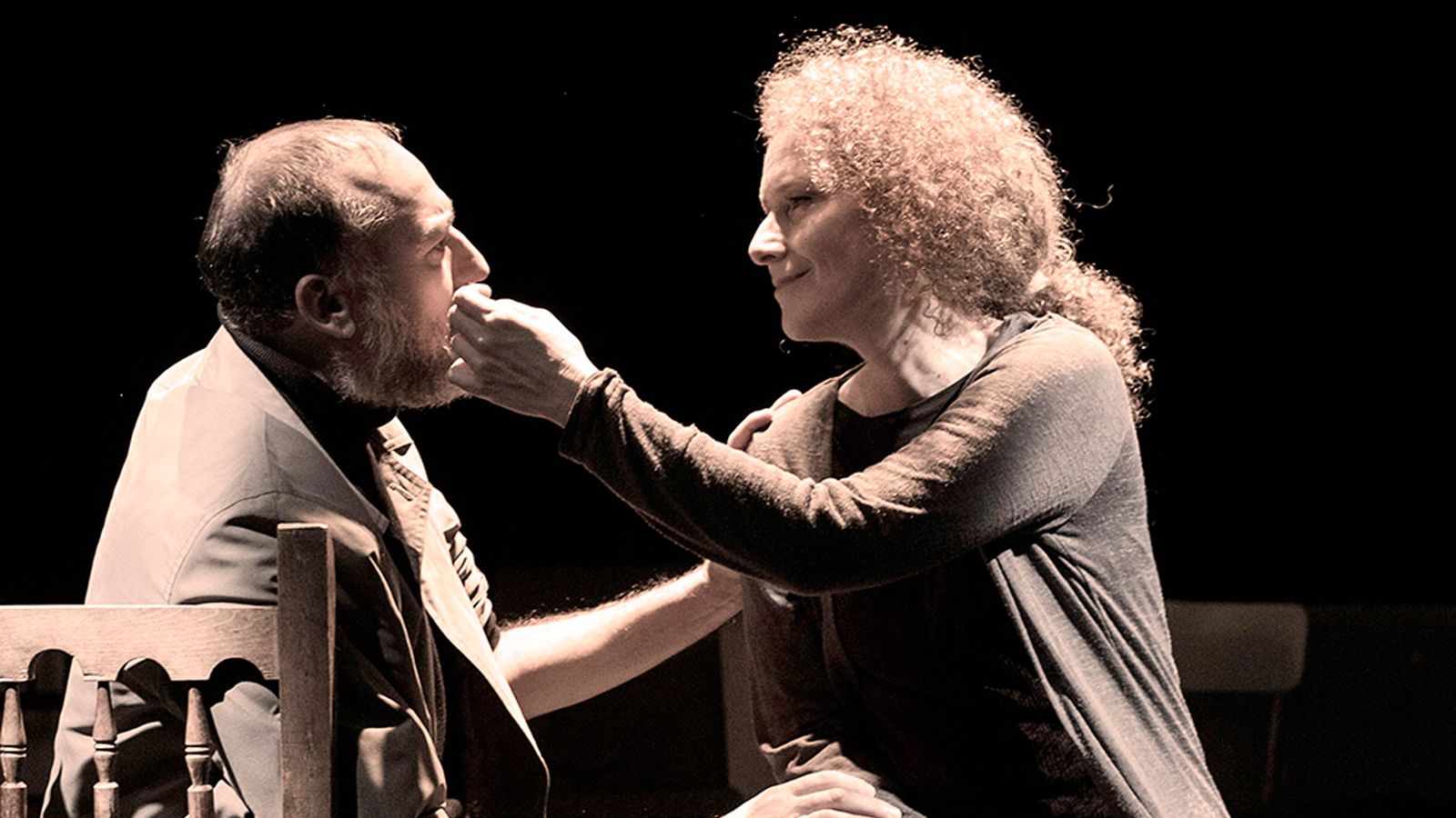 Clara Sanchís y Daniel Albadalejo protagonizan 'La lengua en pedazos' en el Teatro Galileo
