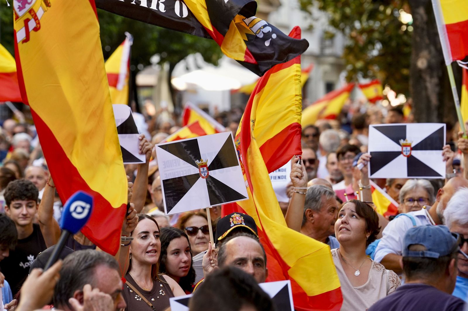 Ceuta se echa a la calle para pedir al Gobierno una solución a la crisis migratoria