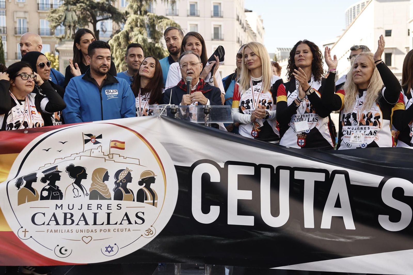 Mujeres Caballas se manifiestan en Madrid con Vivas al frente "por una Ceuta segura, española y europea"