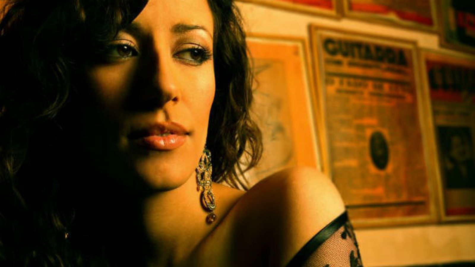 La cantante Ana Moura trae a España un fado "más rítmico y alegre" que nunca