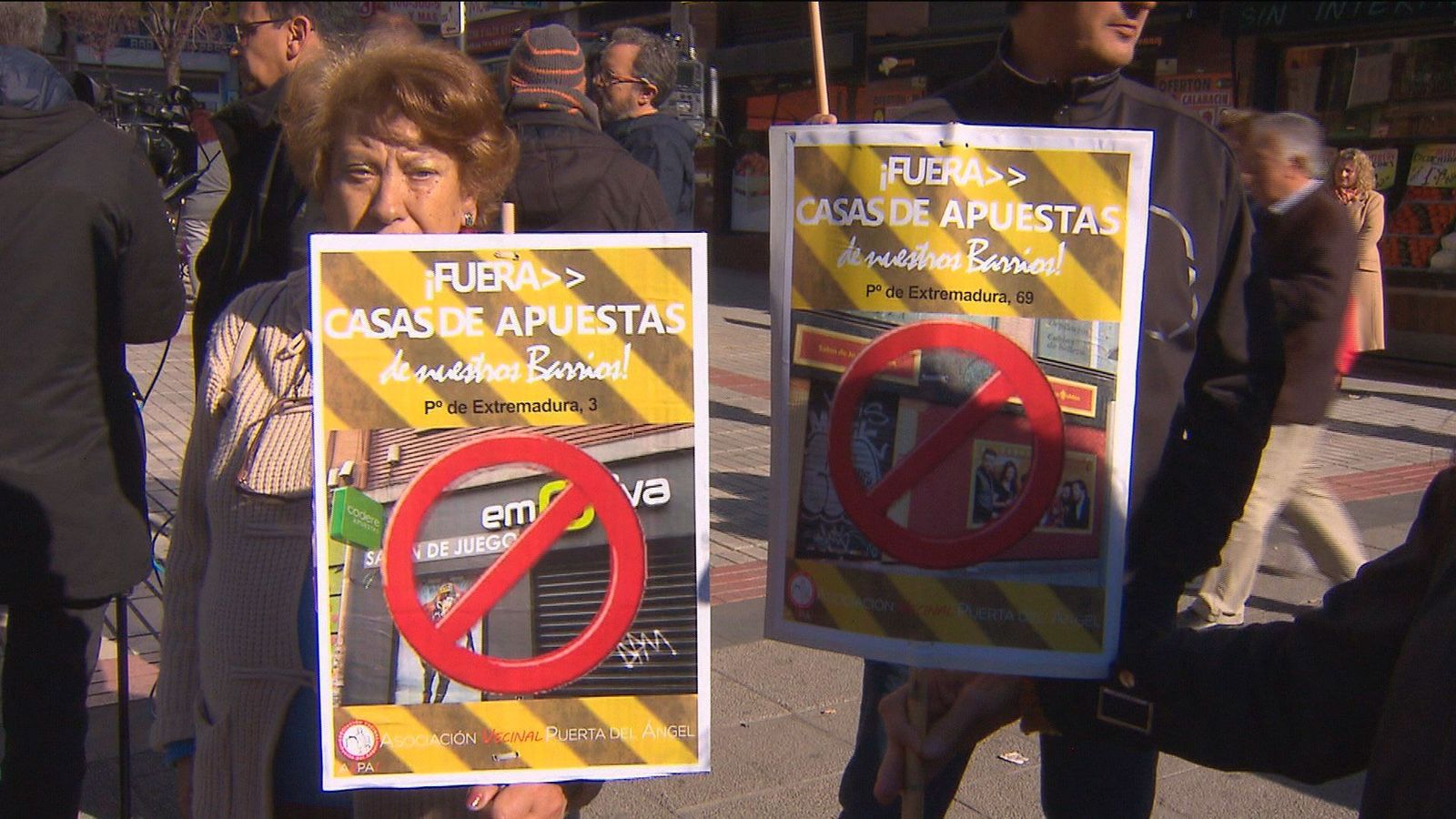 Vecinos de Latina y Retiro marchan contra el aumento de locales de apuestas