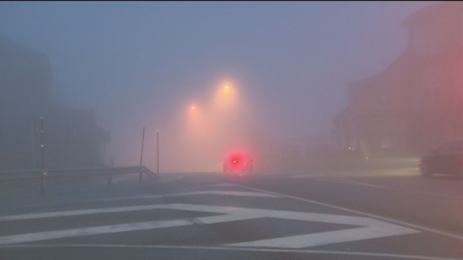 Fuerte viento y densa niebla en la sierra madrileña