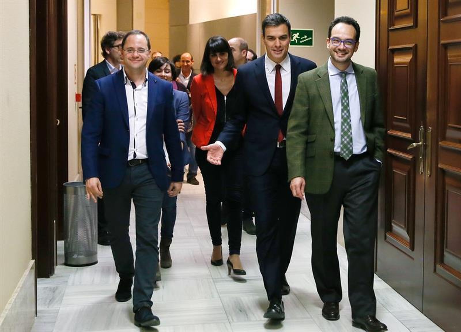 Pedro Sánchez pide "confianza" a los suyos y que respondan con "respeto" si ven "arrogancia" en la negociación