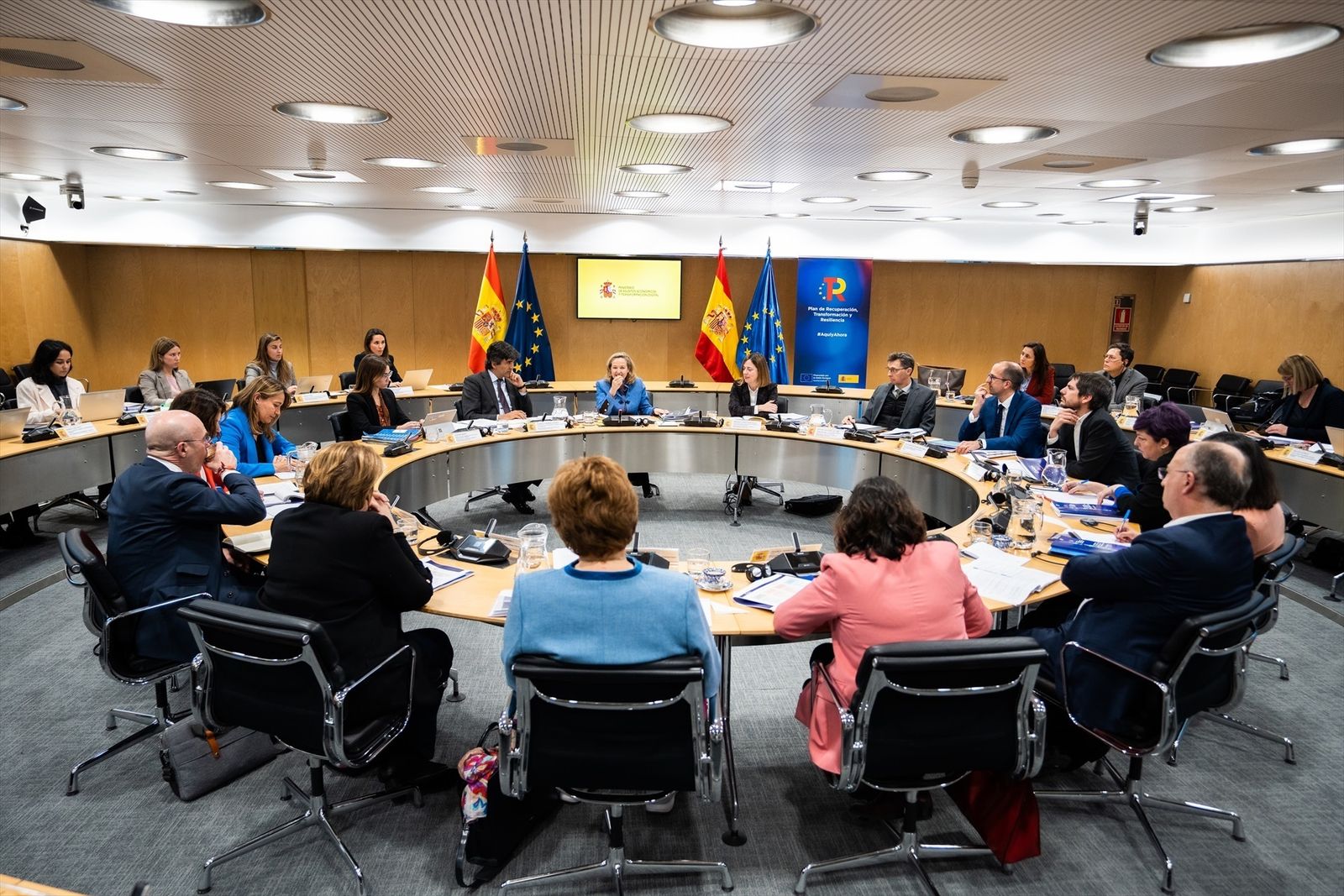 Reunión de la vicepresidenta primera Nadia Calviño con el Comité de control presupuestario del Parlamento Europeo