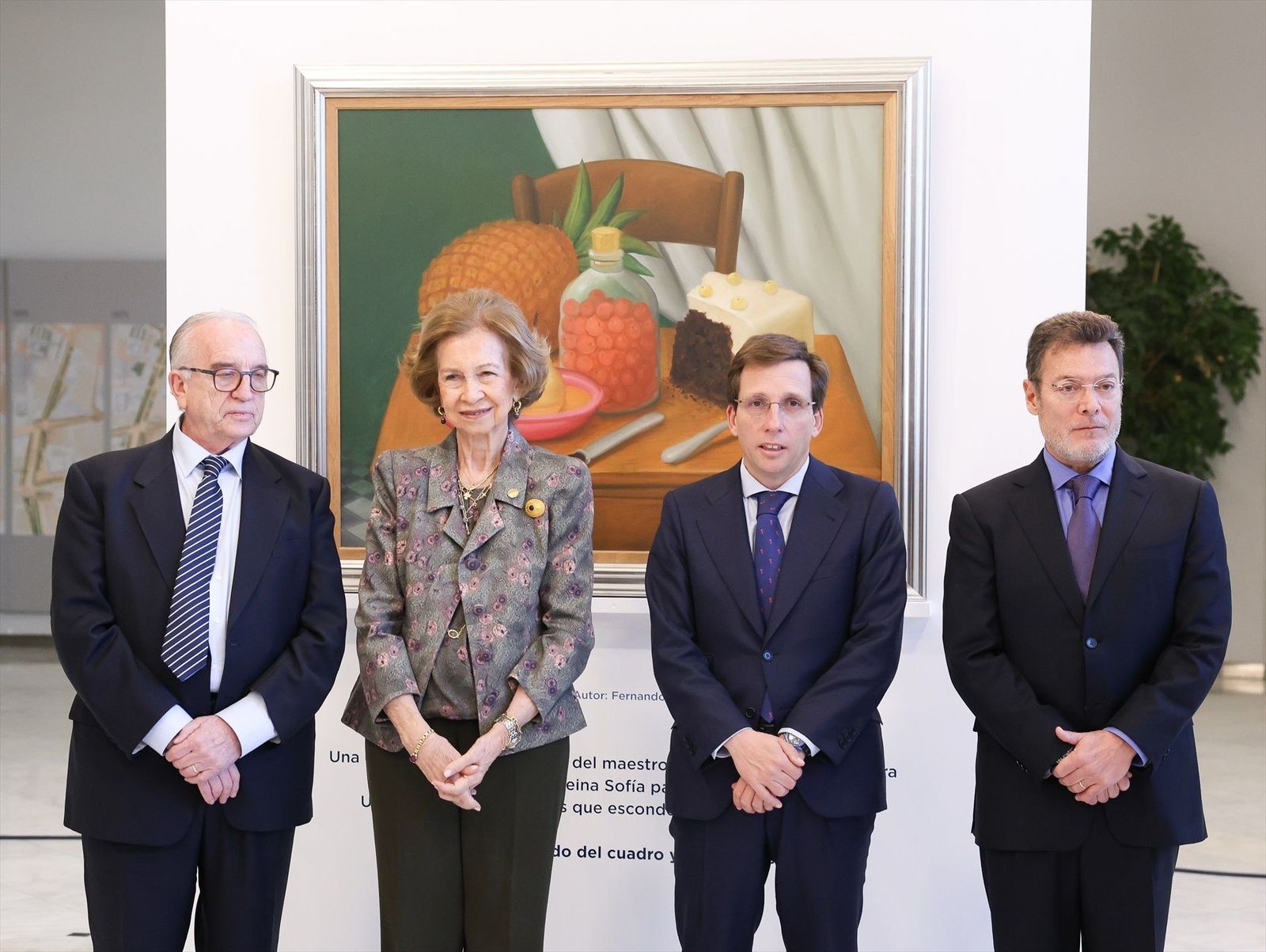 La reina Sofía y el alcalde de Madrid inauguran el belén del Palacio de Cibeles