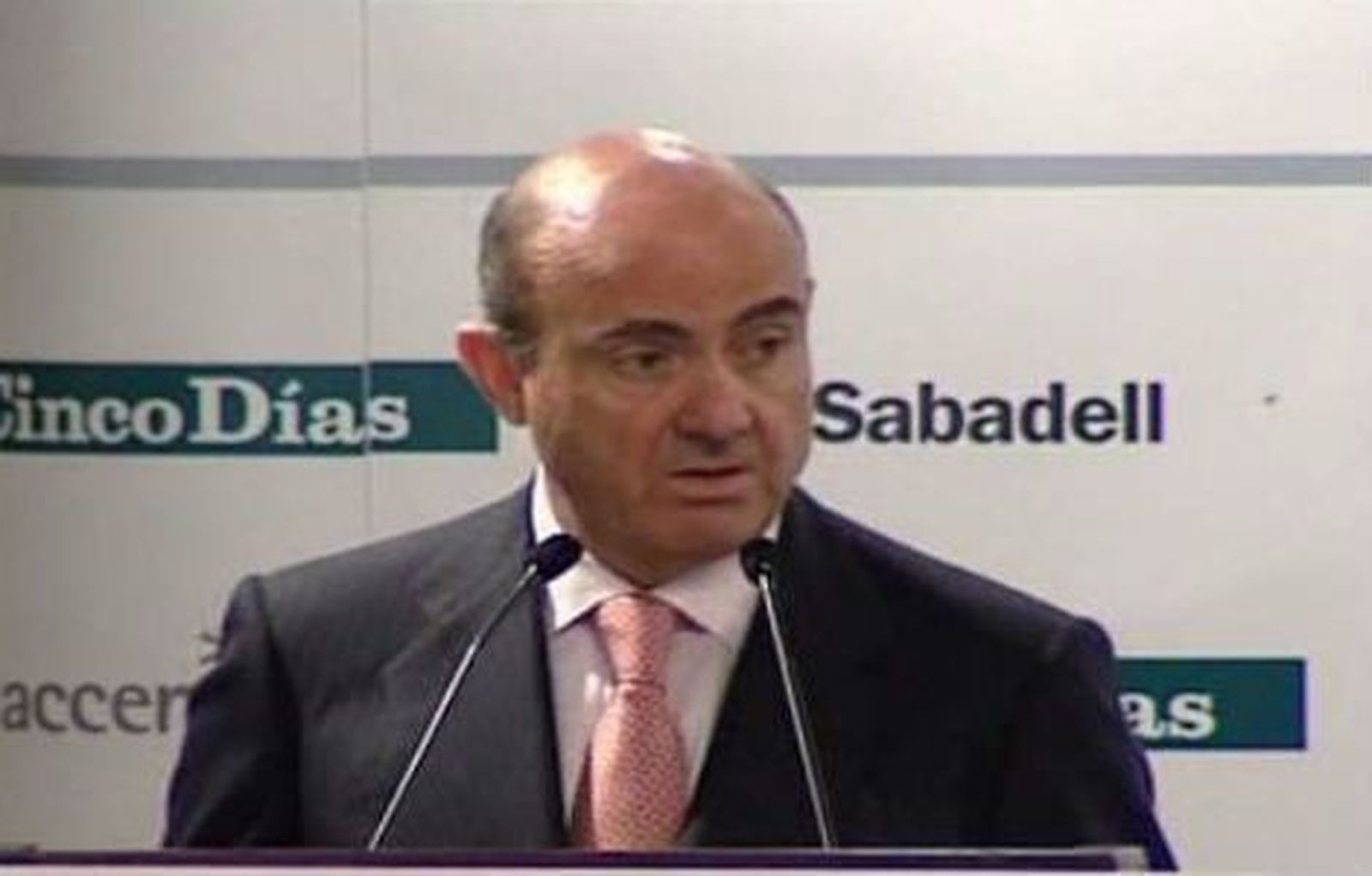 De Guindos: "La EPA del 2º trimestre dará mejores datos de empleo"