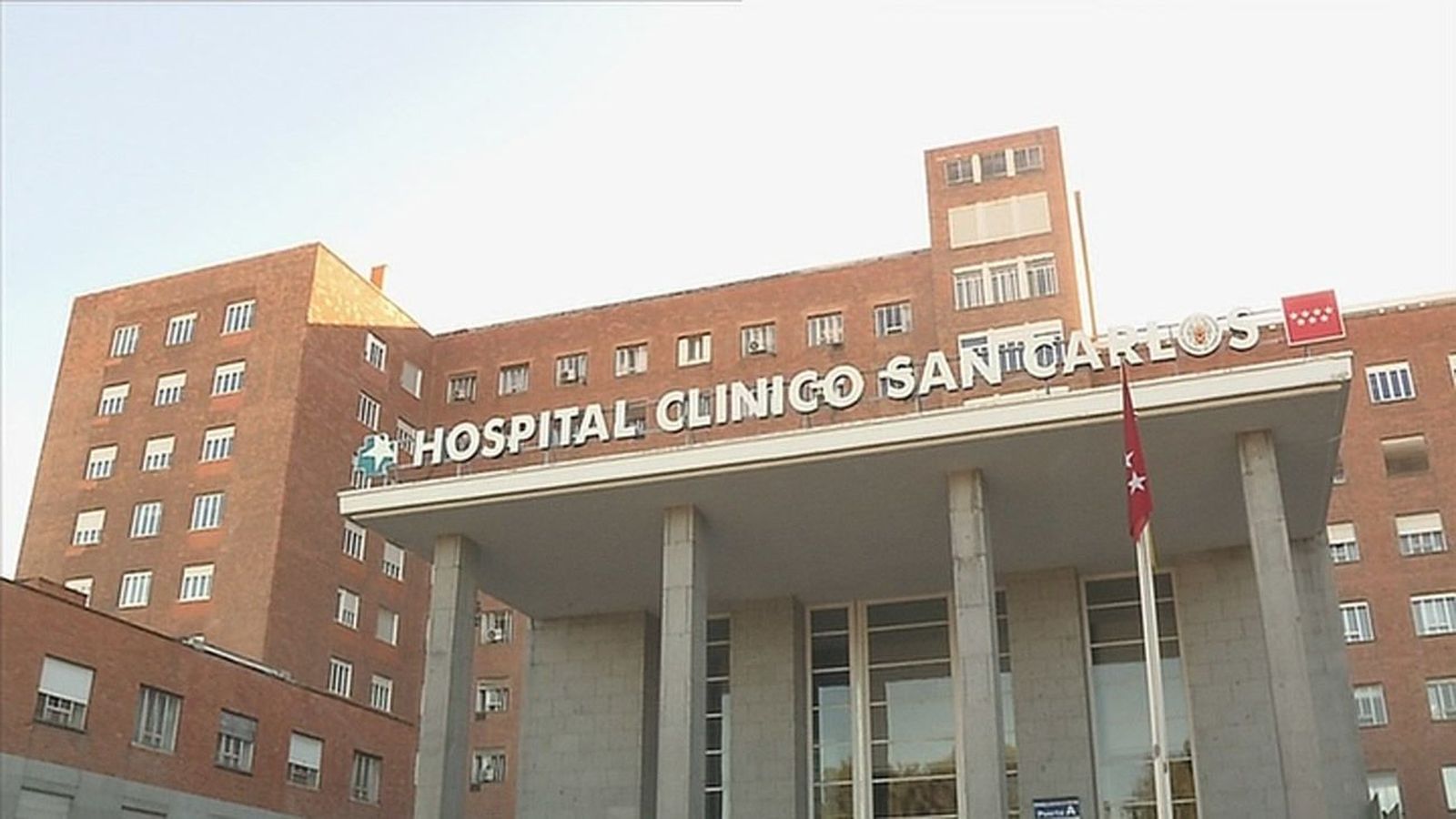 El Clínico San Carlos admite que ha vacunado de Covid-19 a varios jubilados por error