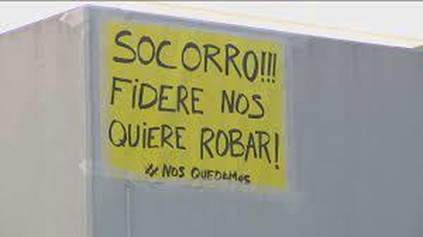 Pancarta colocada en una de las viviendas del barrio getafense de Buenavista