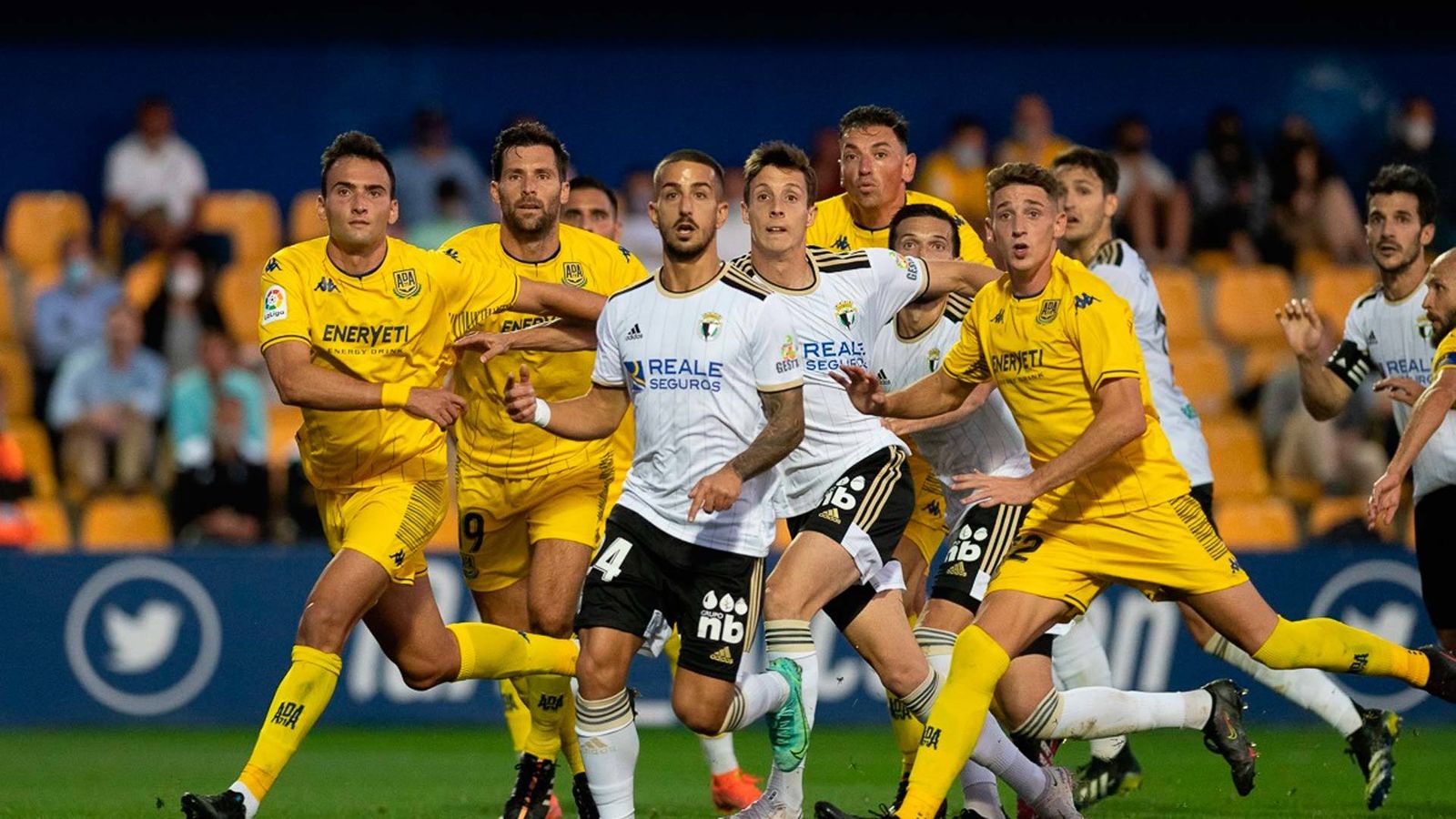 Momento del partido entre el Alcorcón y el Burgos