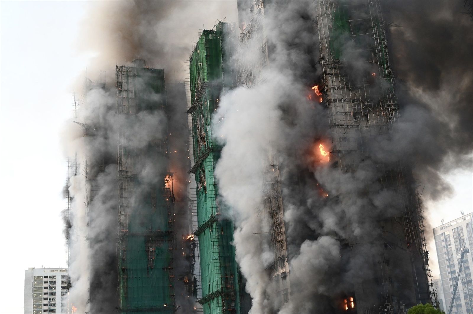 36 muertos y 279 desaparecidos en el incendio de cuatro edificios de Hong Kong